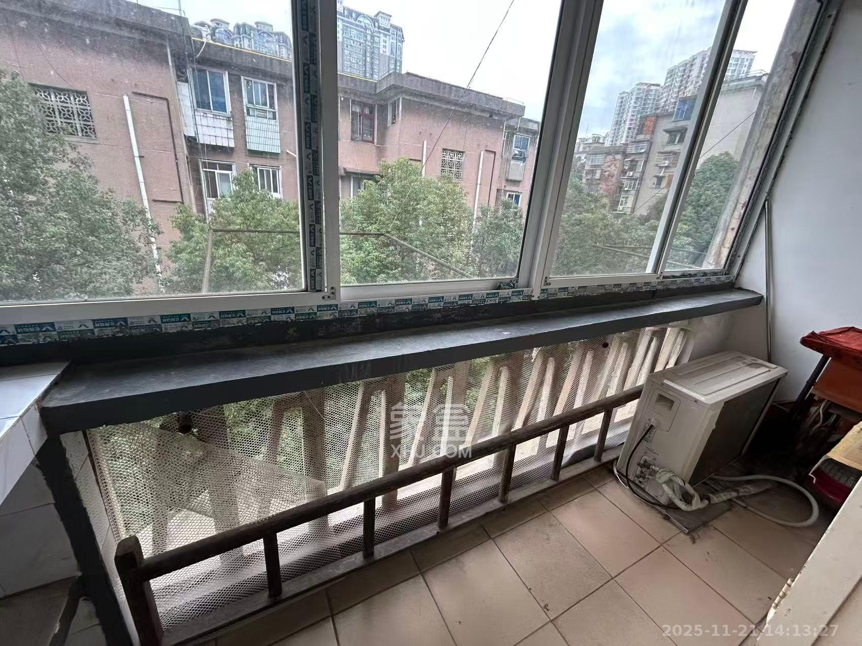 桂花二村  2室1厅1卫    1300.0元/月室内图