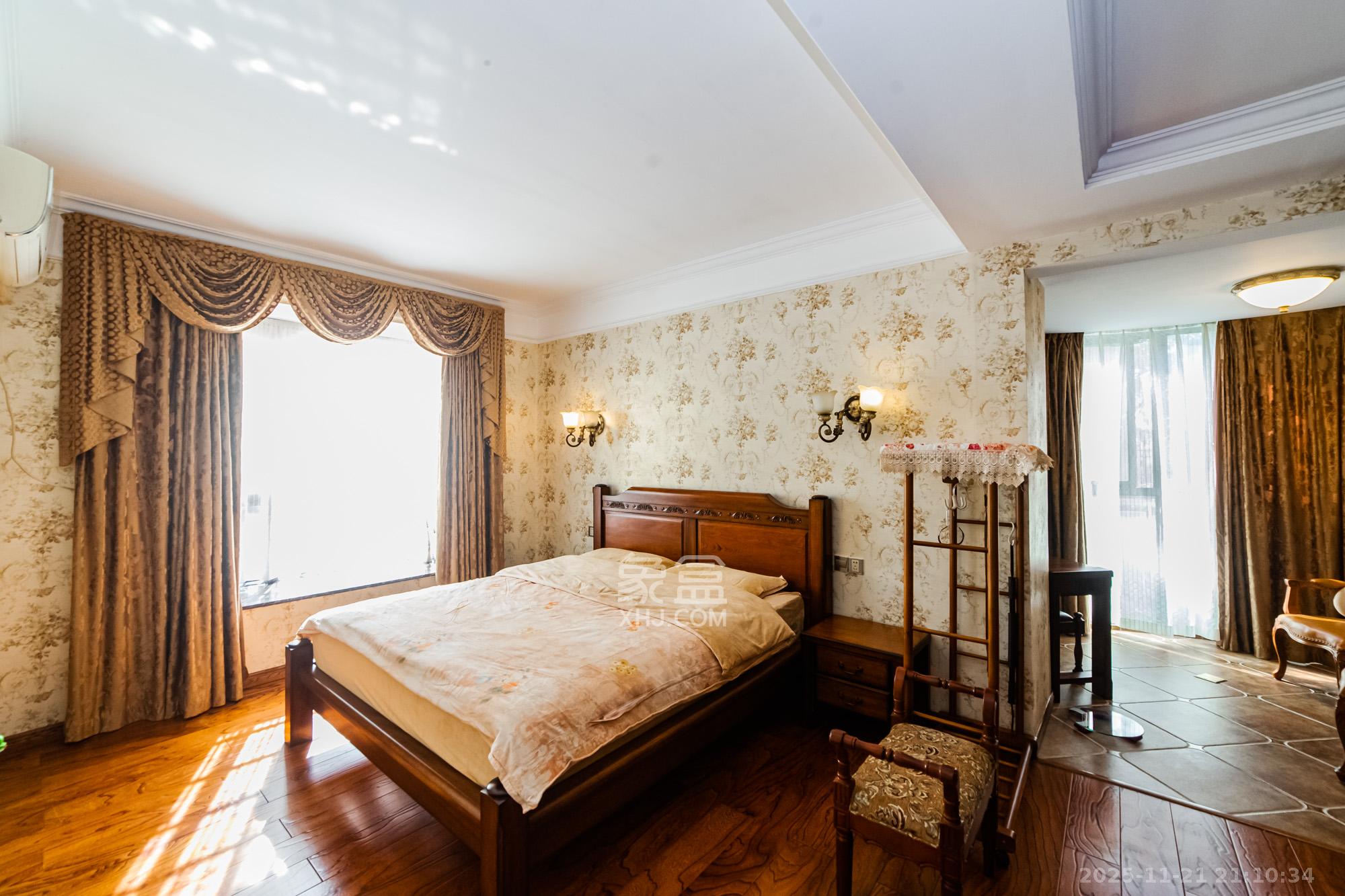 湘江世纪城临江苑  4室2厅2卫    159.0万卧室