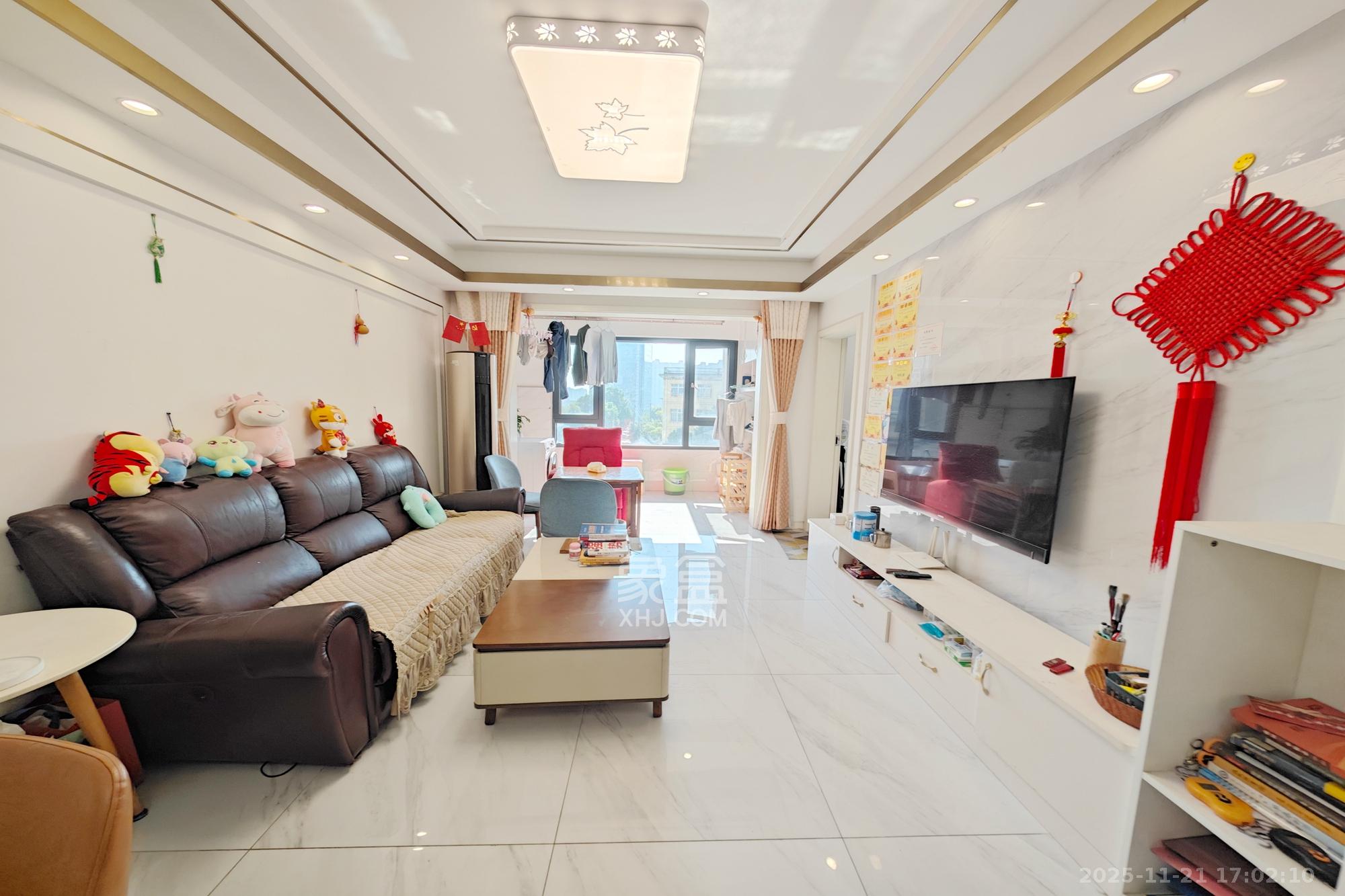 建发中央悦府  3室2厅1卫    115.0万客厅