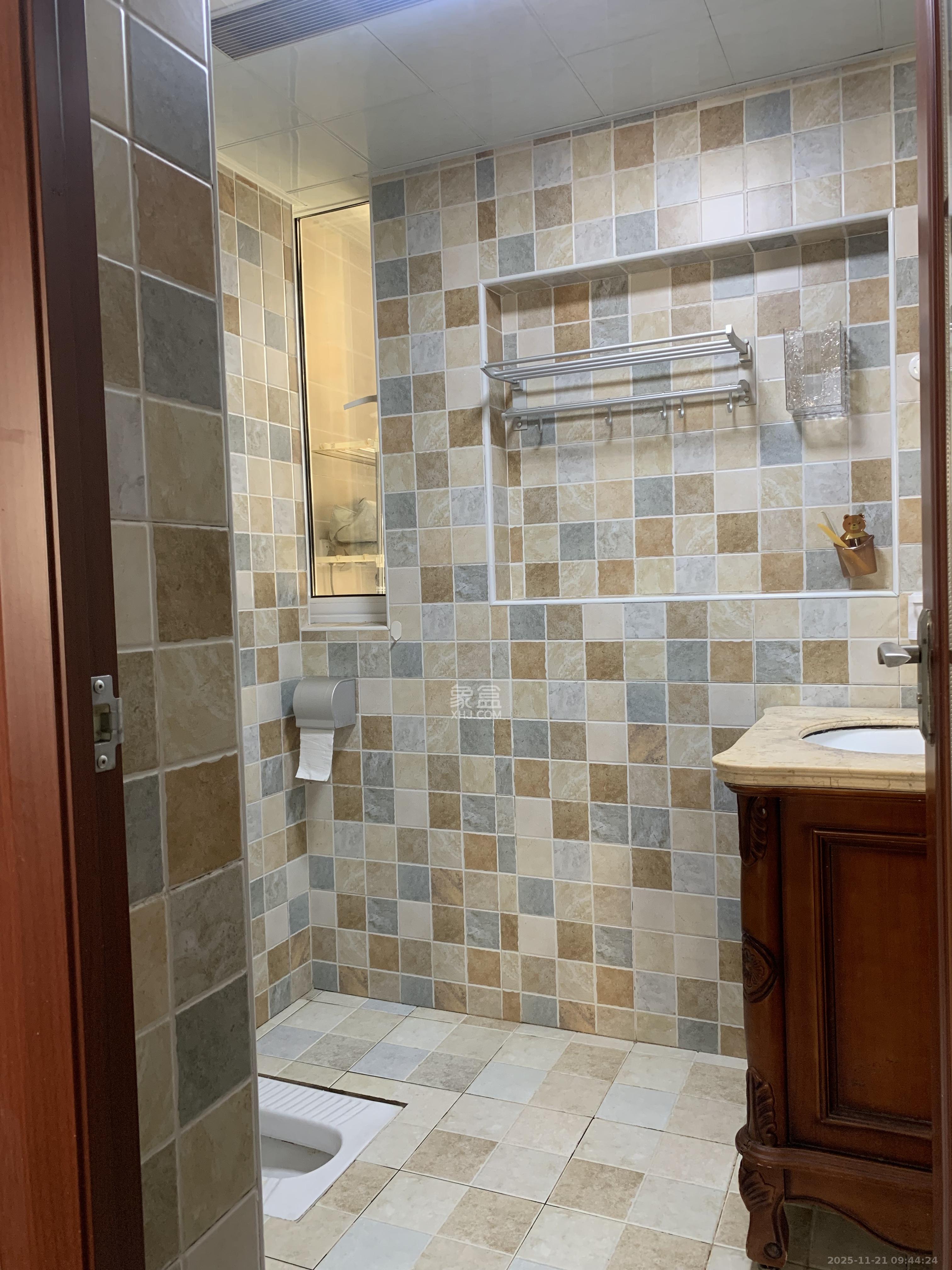 万国城（当代满庭春MOMA）三期  4室2厅2卫    3300.0元/月室内图