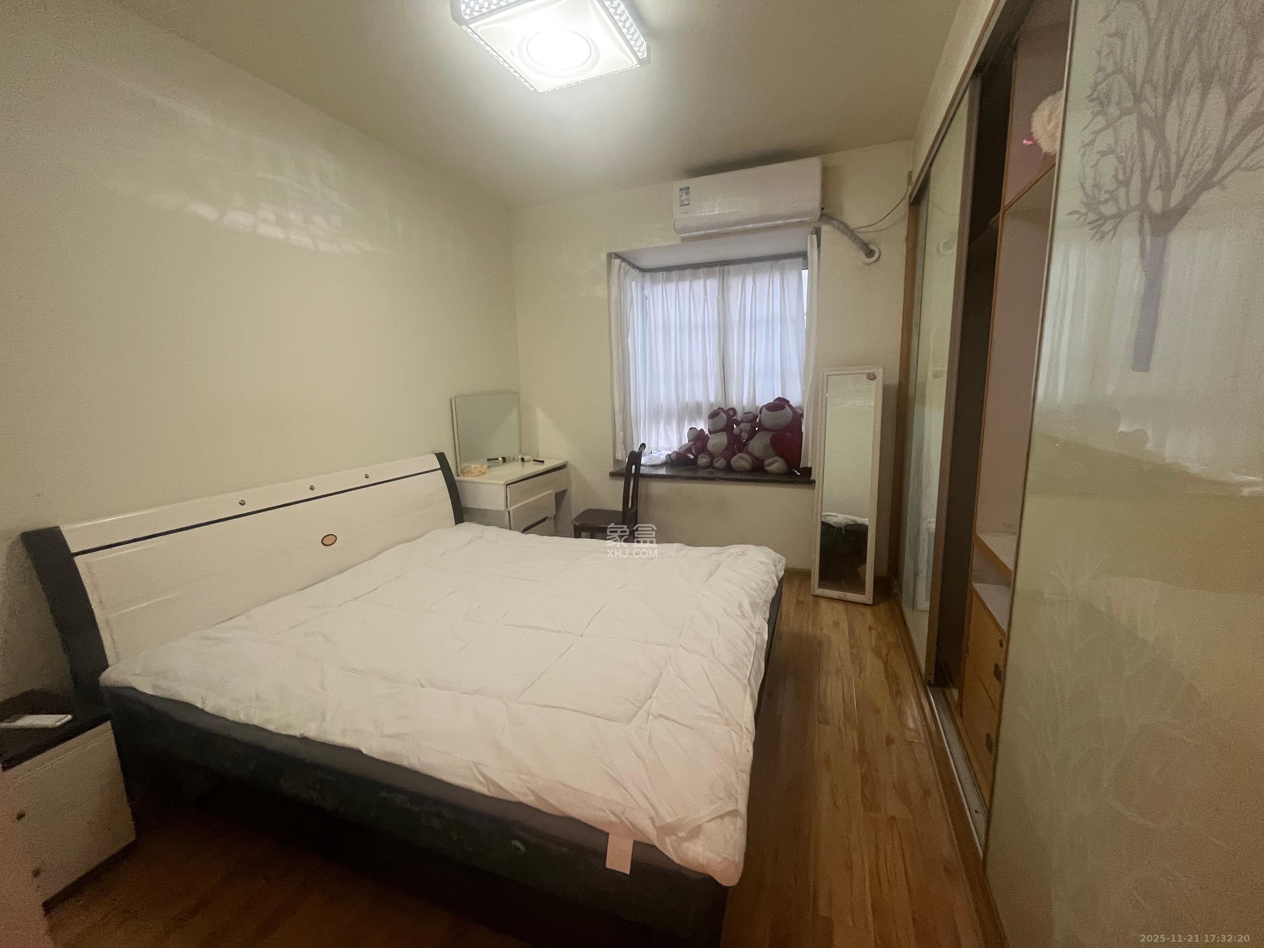 一品东庭  3室2厅2卫    2400.0元/月室内图