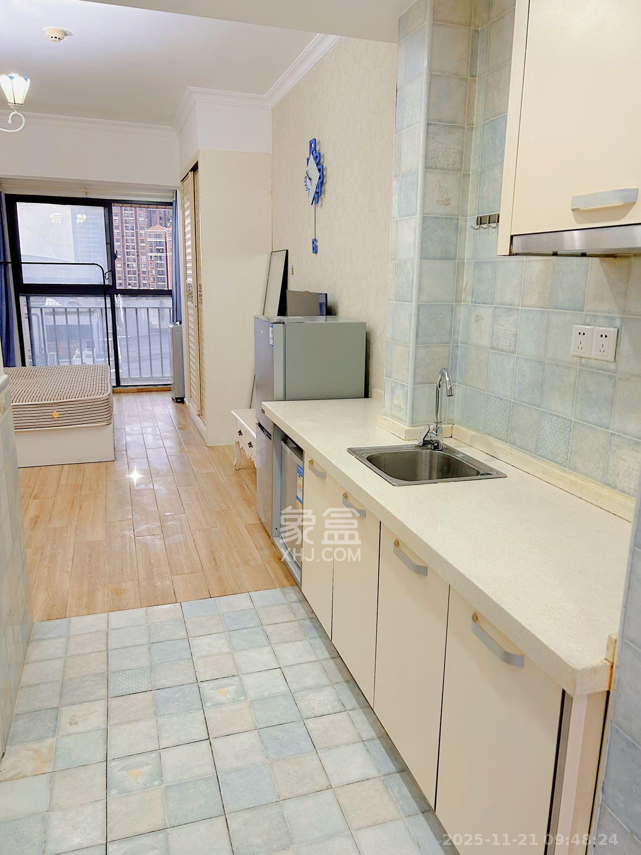 华润五彩城  1室1厅1卫    1250.0元/月室内图