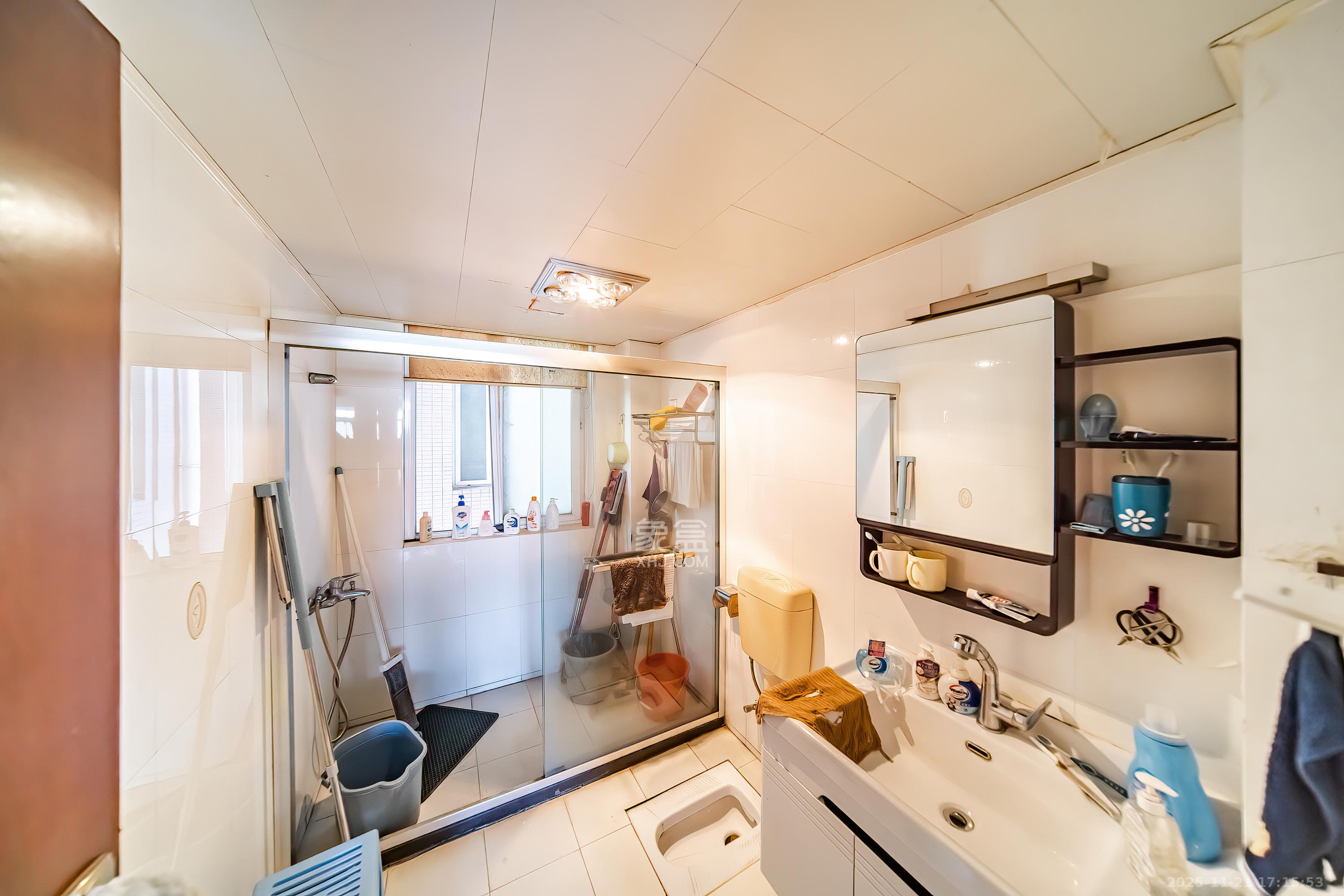 左岸春天  3室2厅2卫    98.0万卫生间