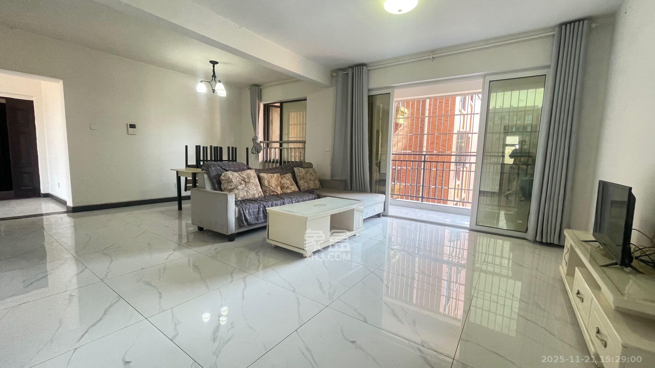 金谷豪庭 3室2厅2卫 1700.0元/月 金谷豪庭 3室2厅2卫 1700.0元/月室内图