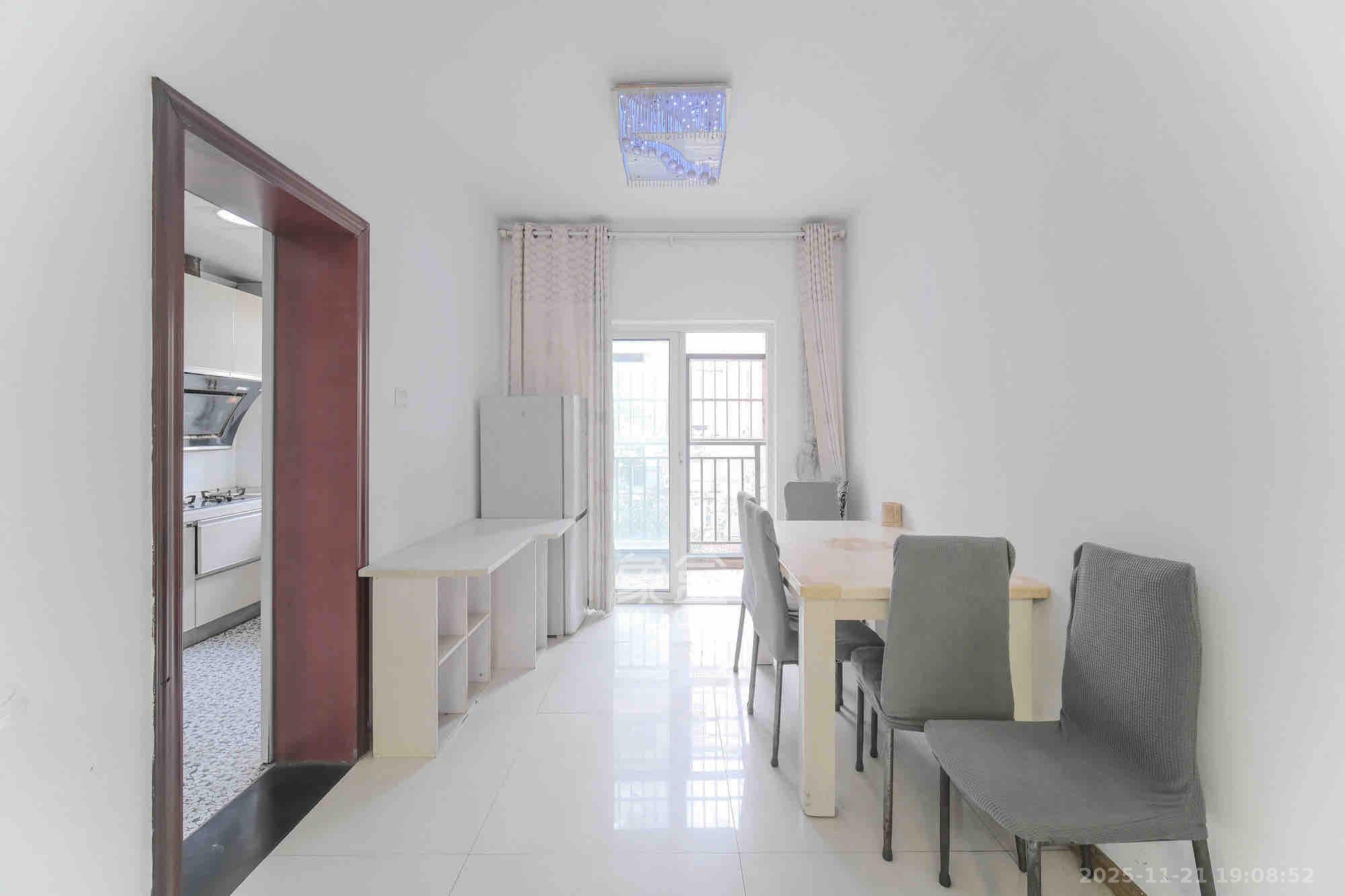 山水湾  2室2厅1卫    1600.0元/月室内图