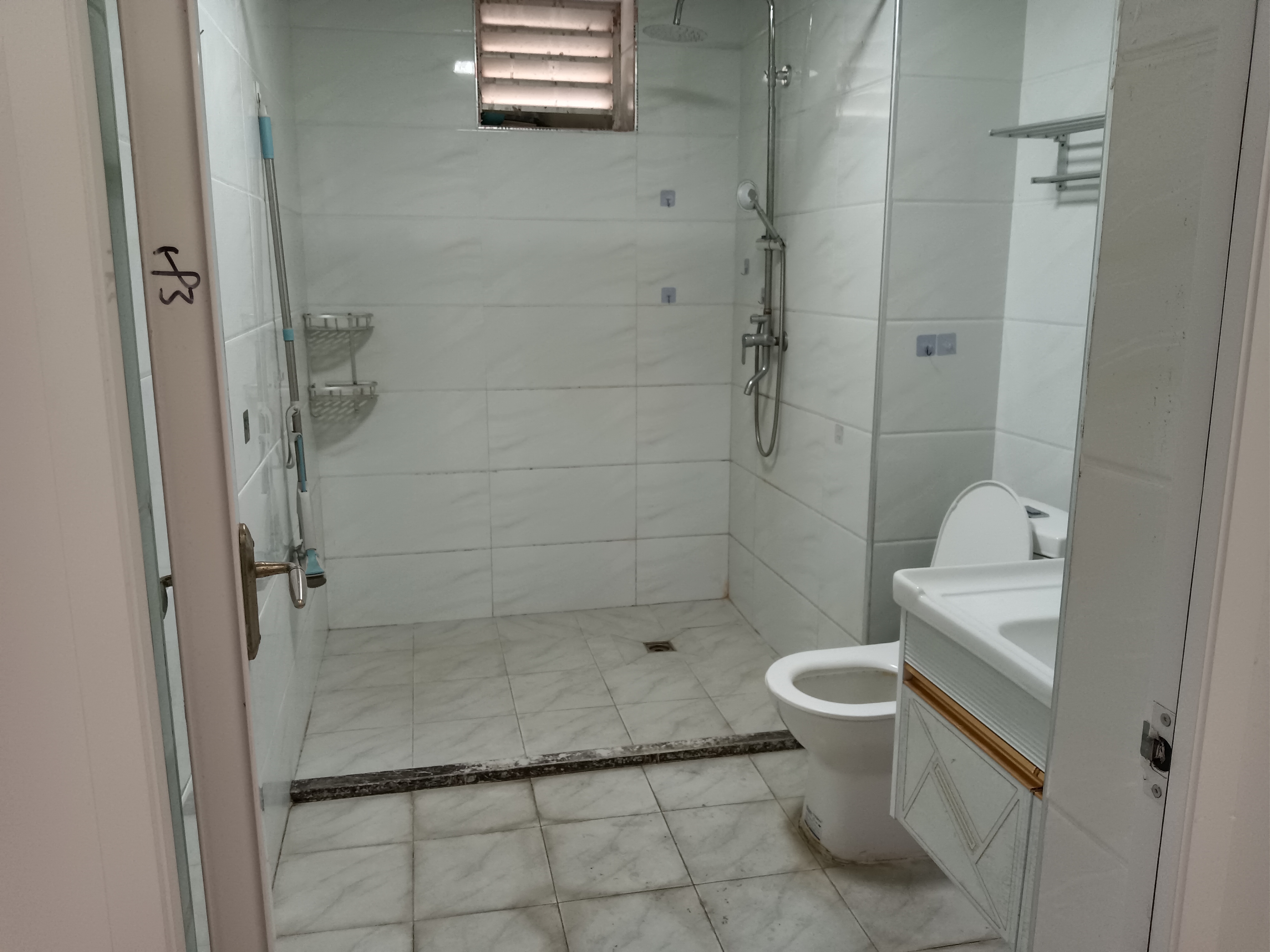 新宏基大厦 4室2厅2卫 3700.0元/月 新宏基大厦 4室2厅2卫 3700.0元/月室内图