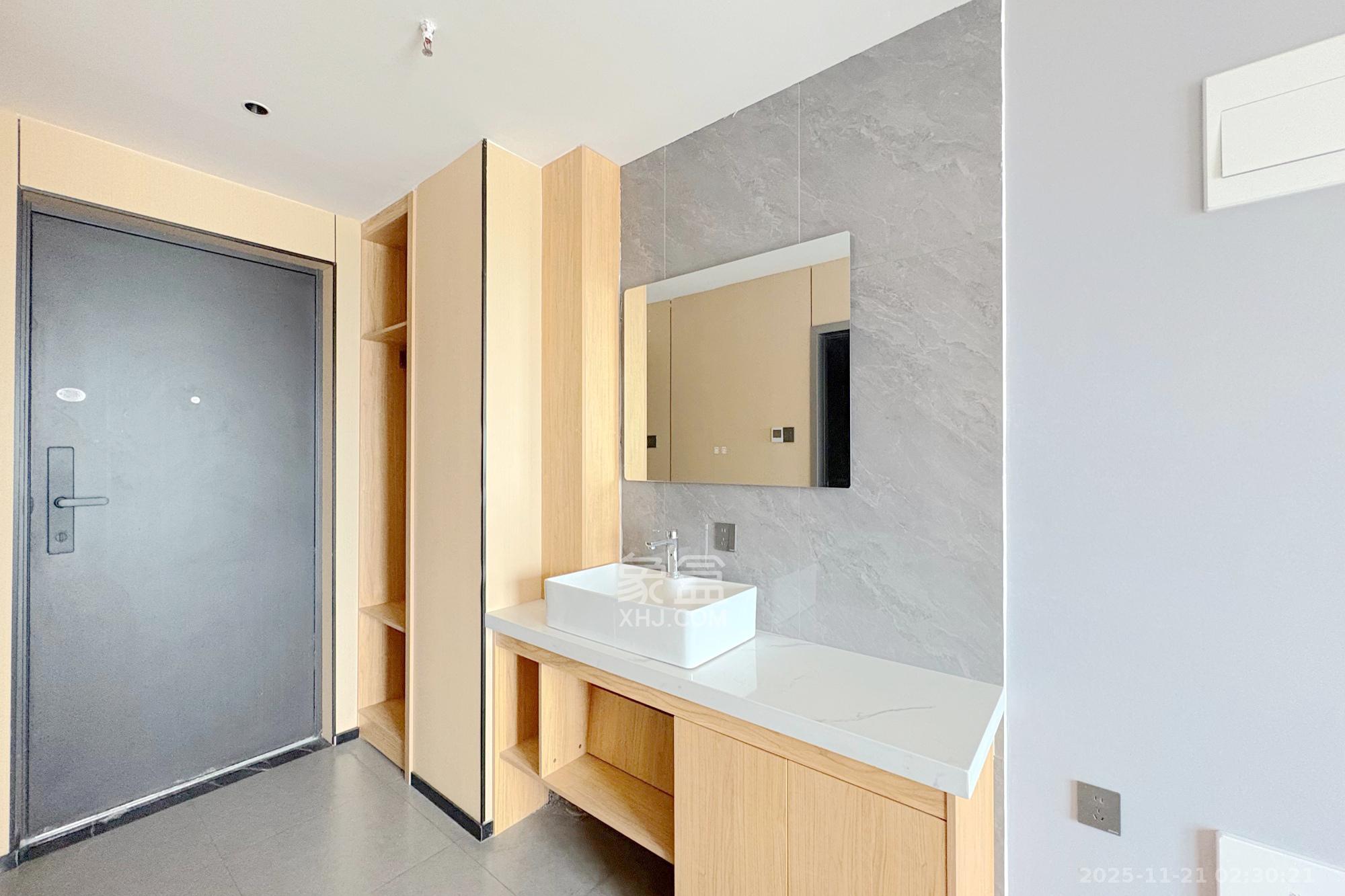 华润置地中心  1室0厅0卫    40.0万卫生间