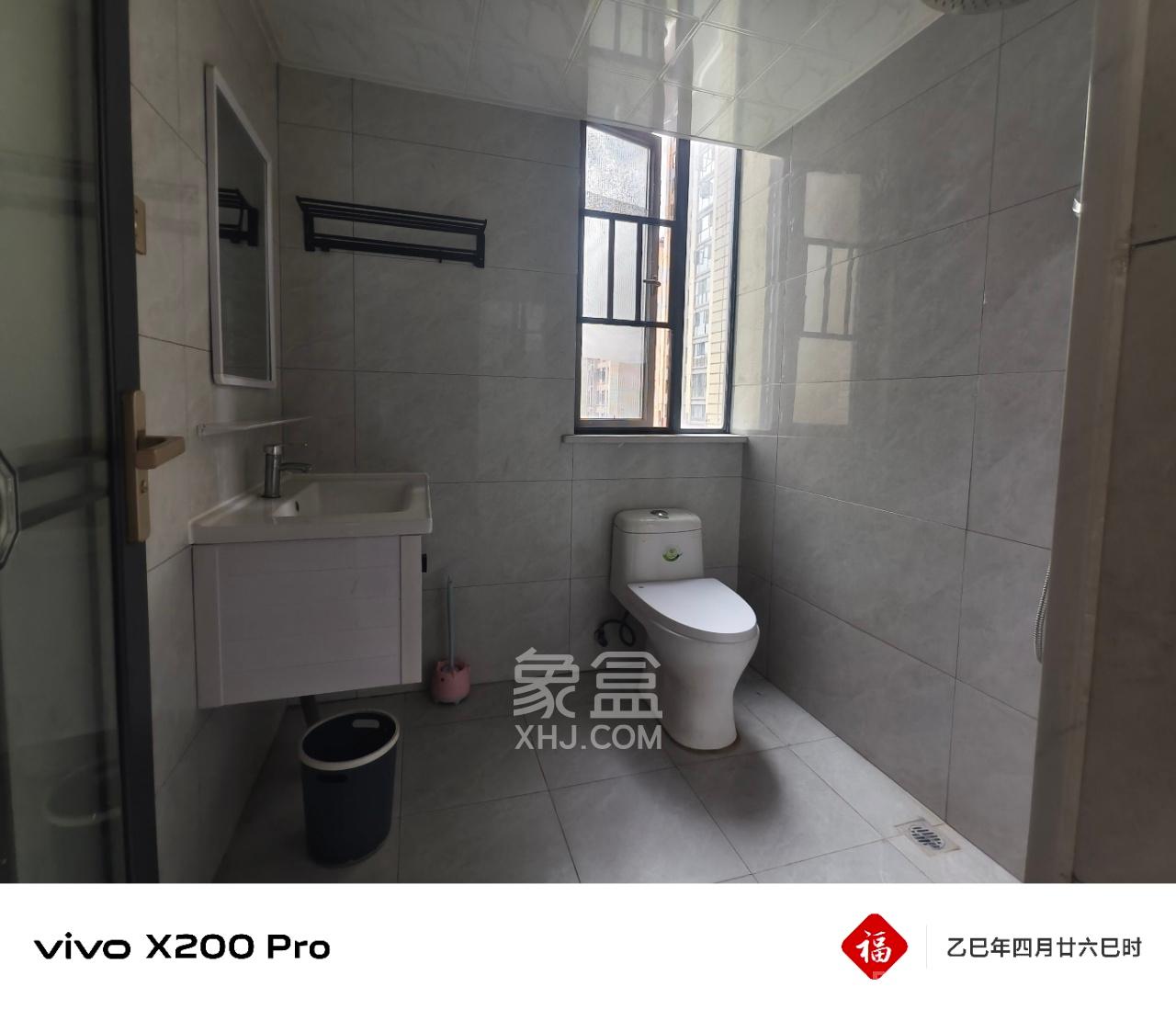 和立星雅苑 3室2厅2卫 2500.0元/月 和立星雅苑 3室2厅2卫 2500.0元/月室内图