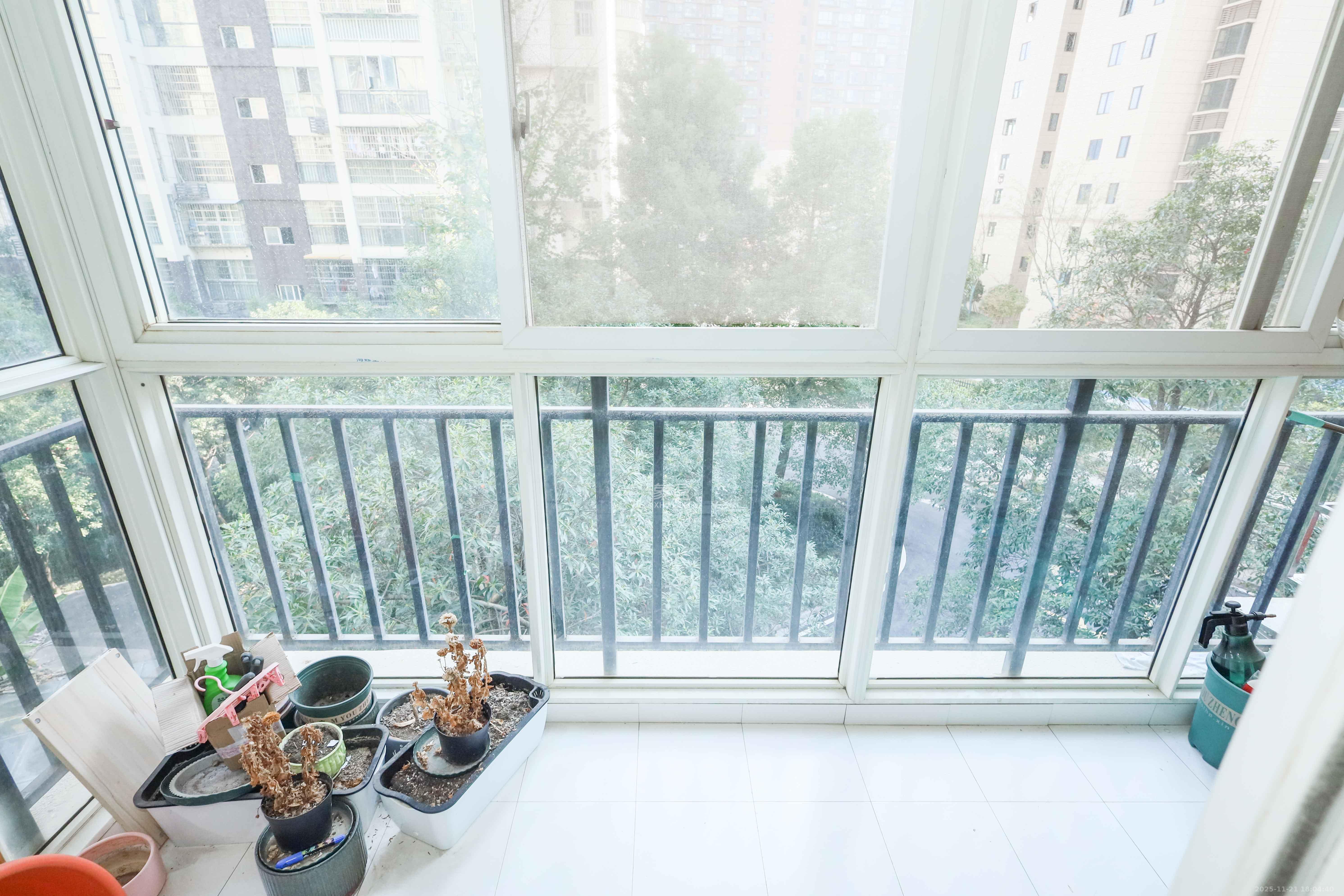 麓山润城 2室2厅1卫 52.0万 麓山润城 2室2厅1卫 52.0万阳台