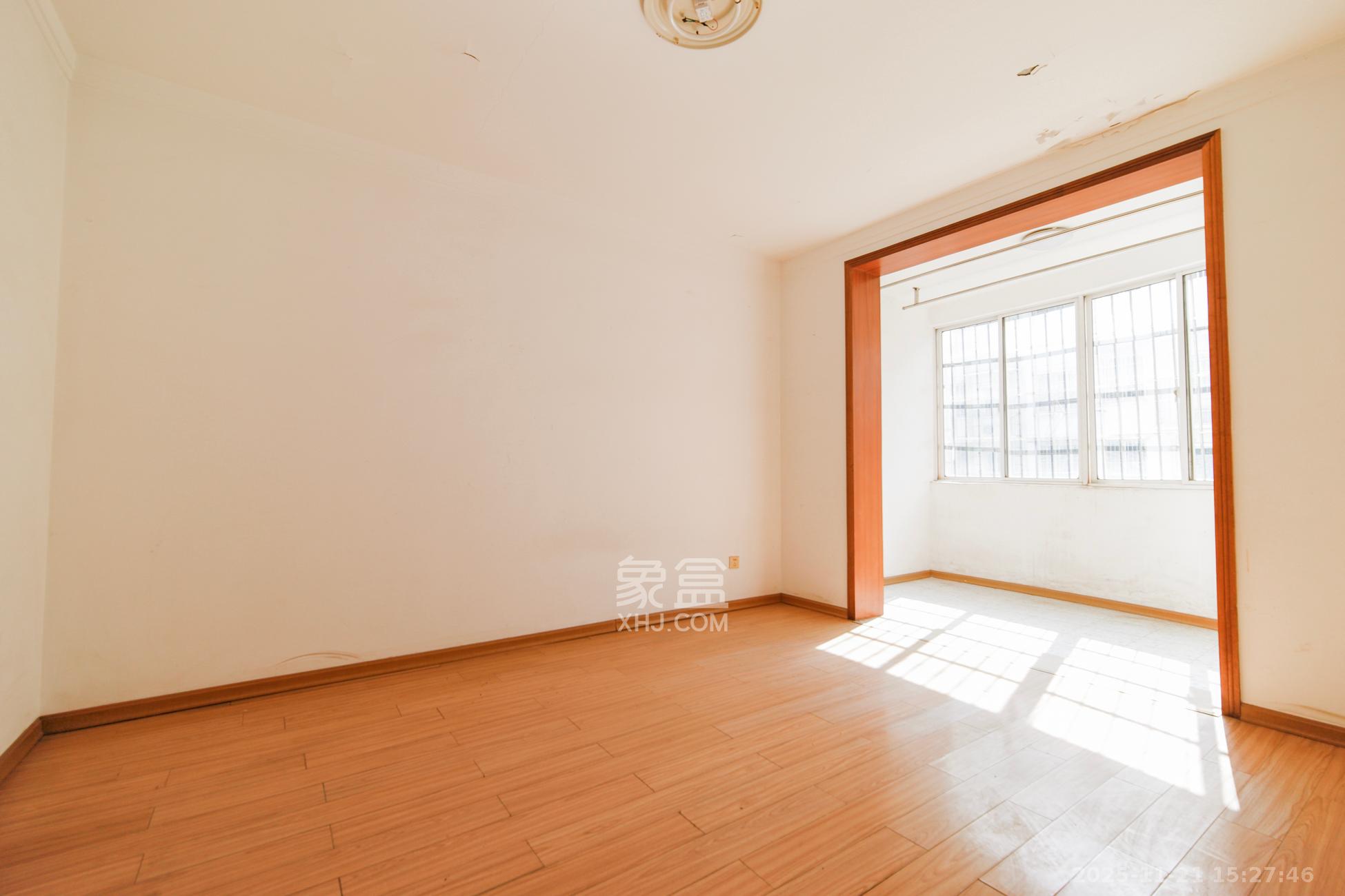 景湾小区（井湾小区）  3室2厅2卫    72.0万卧室