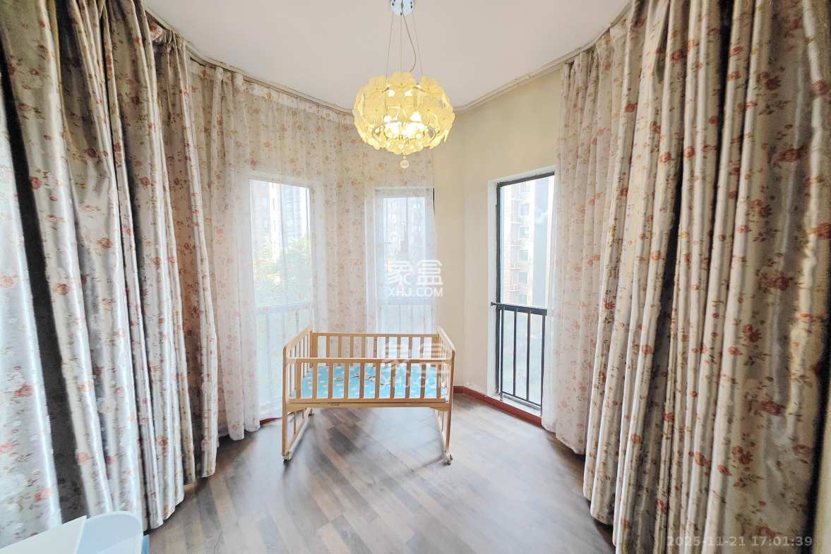 锦绣世纪 3室2厅2卫 129.8万 锦绣世纪 3室2厅2卫 129.8万阳台