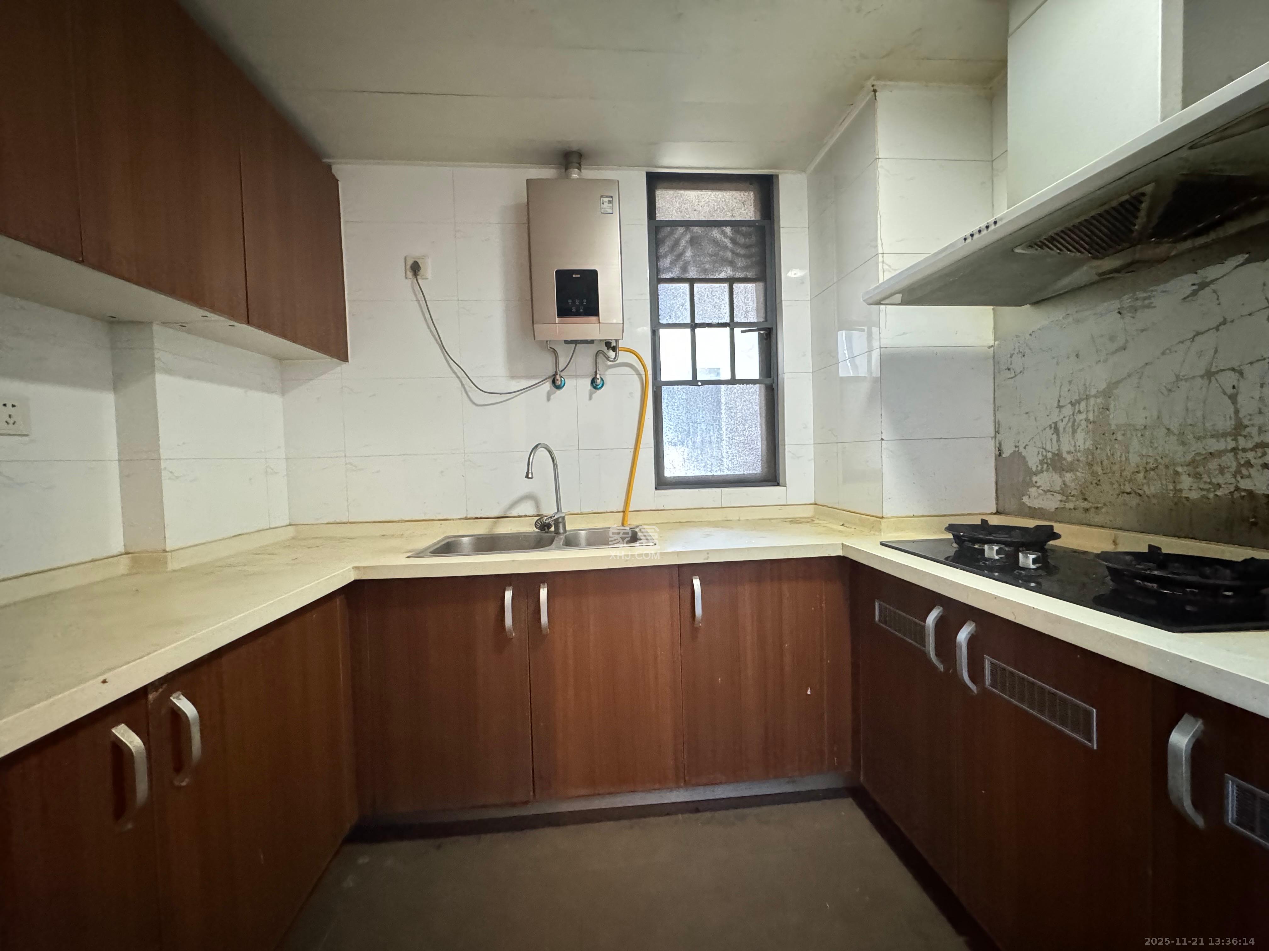 万科城  3室2厅1卫    2500.0元/月室内图