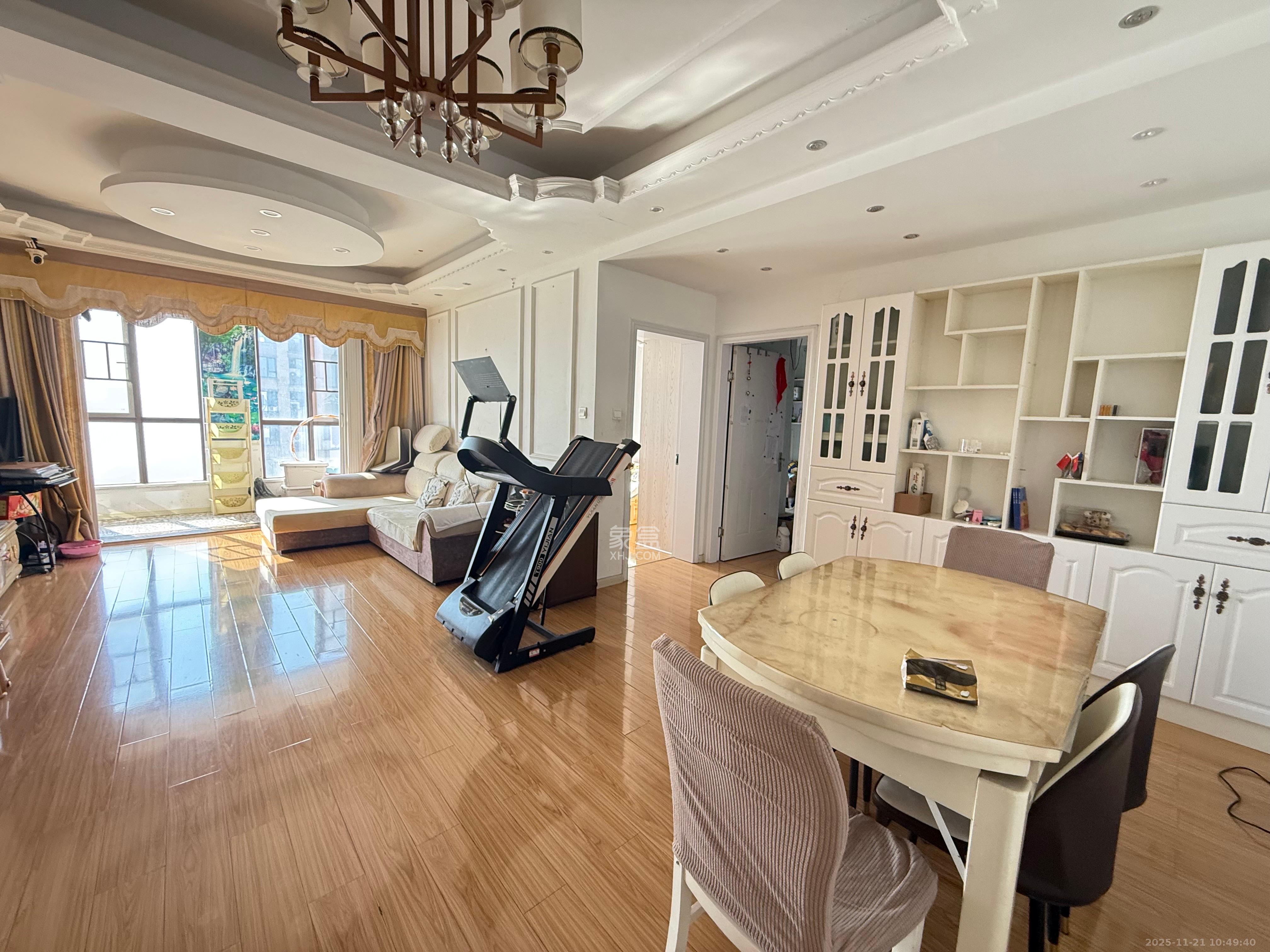 世茂外滩里（世茂铂翠湾三期）  3室2厅1卫    3000.0元/月