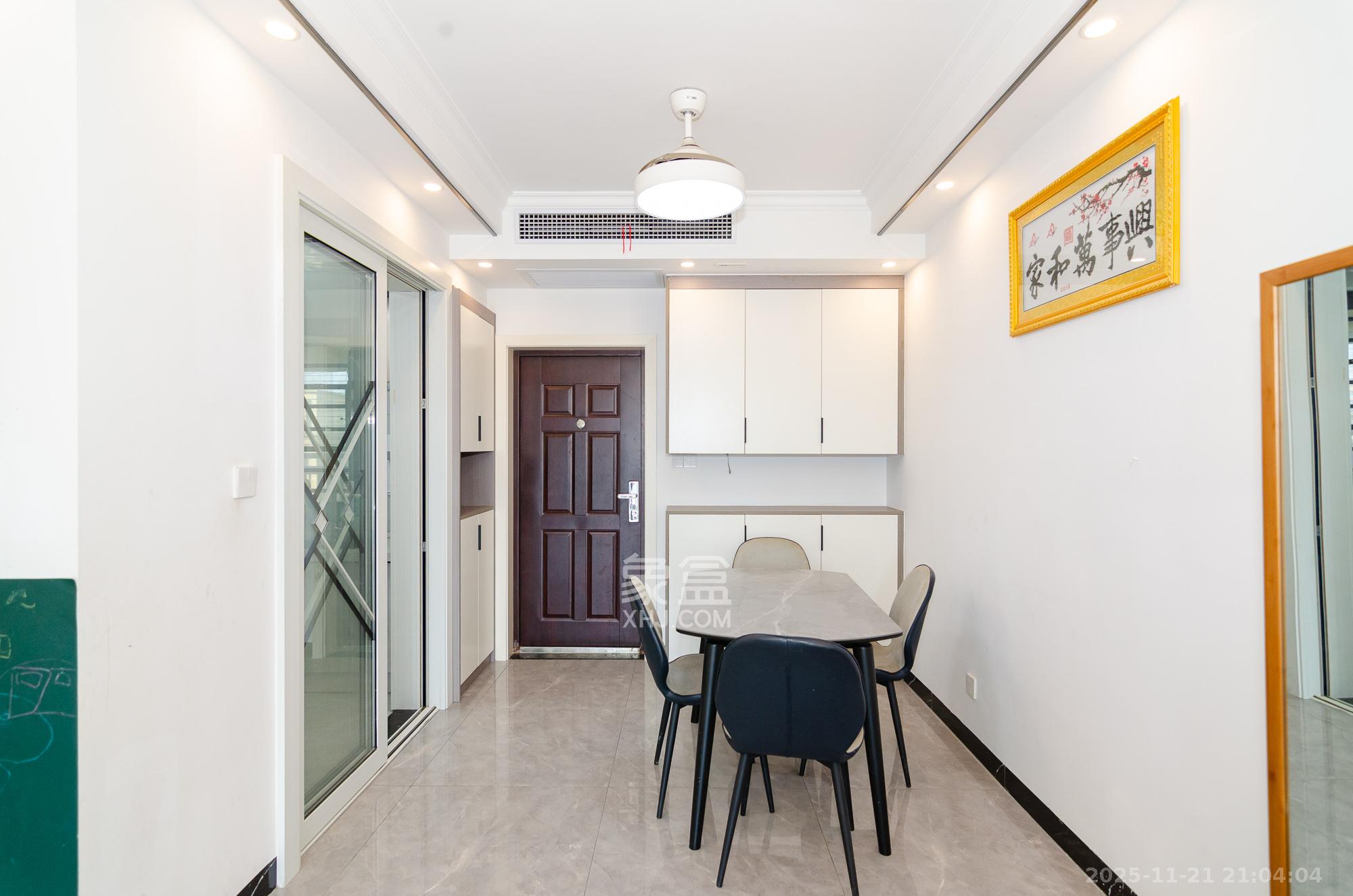 澳海澜庭 3室2厅1卫 58.8万 澳海澜庭 3室2厅1卫 58.8万客厅