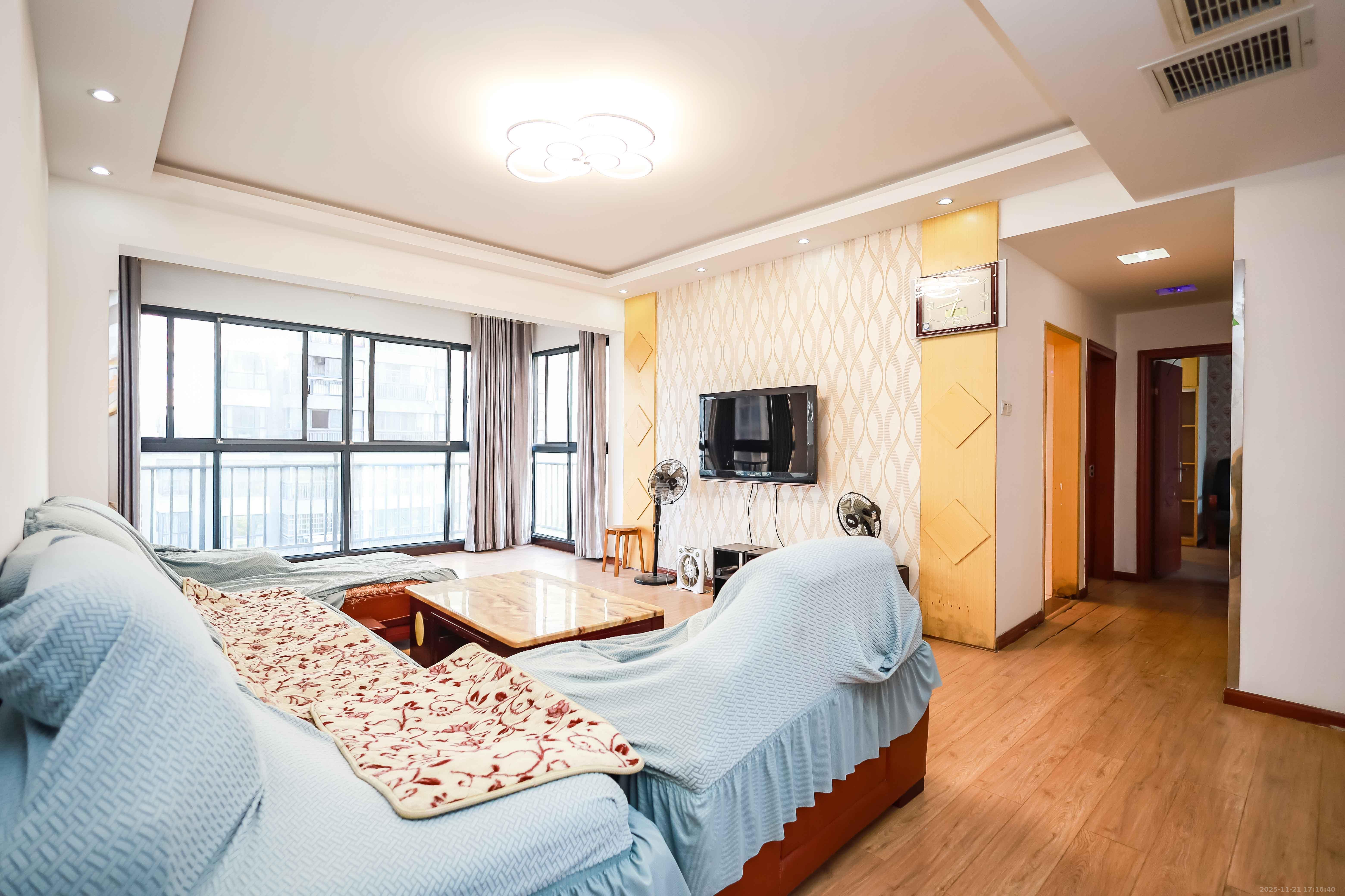 莱茵城 3室2厅2卫 108.0万 莱茵城 3室2厅2卫 108.0万客厅