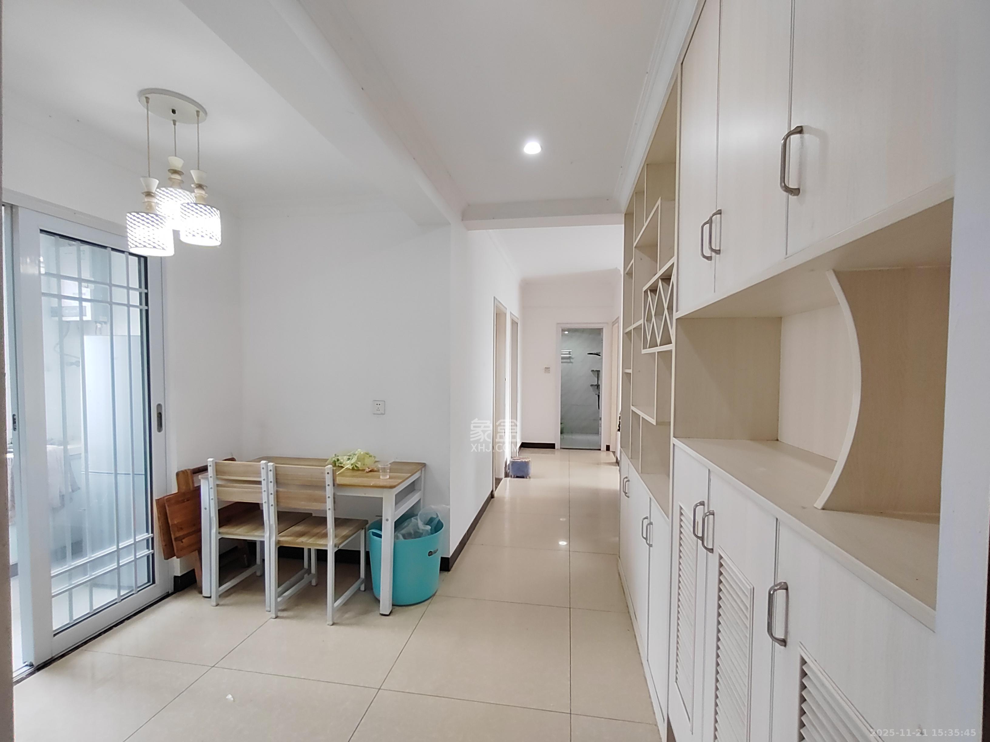 荣盛花语城  3室2厅1卫    1800.0元/月室内图