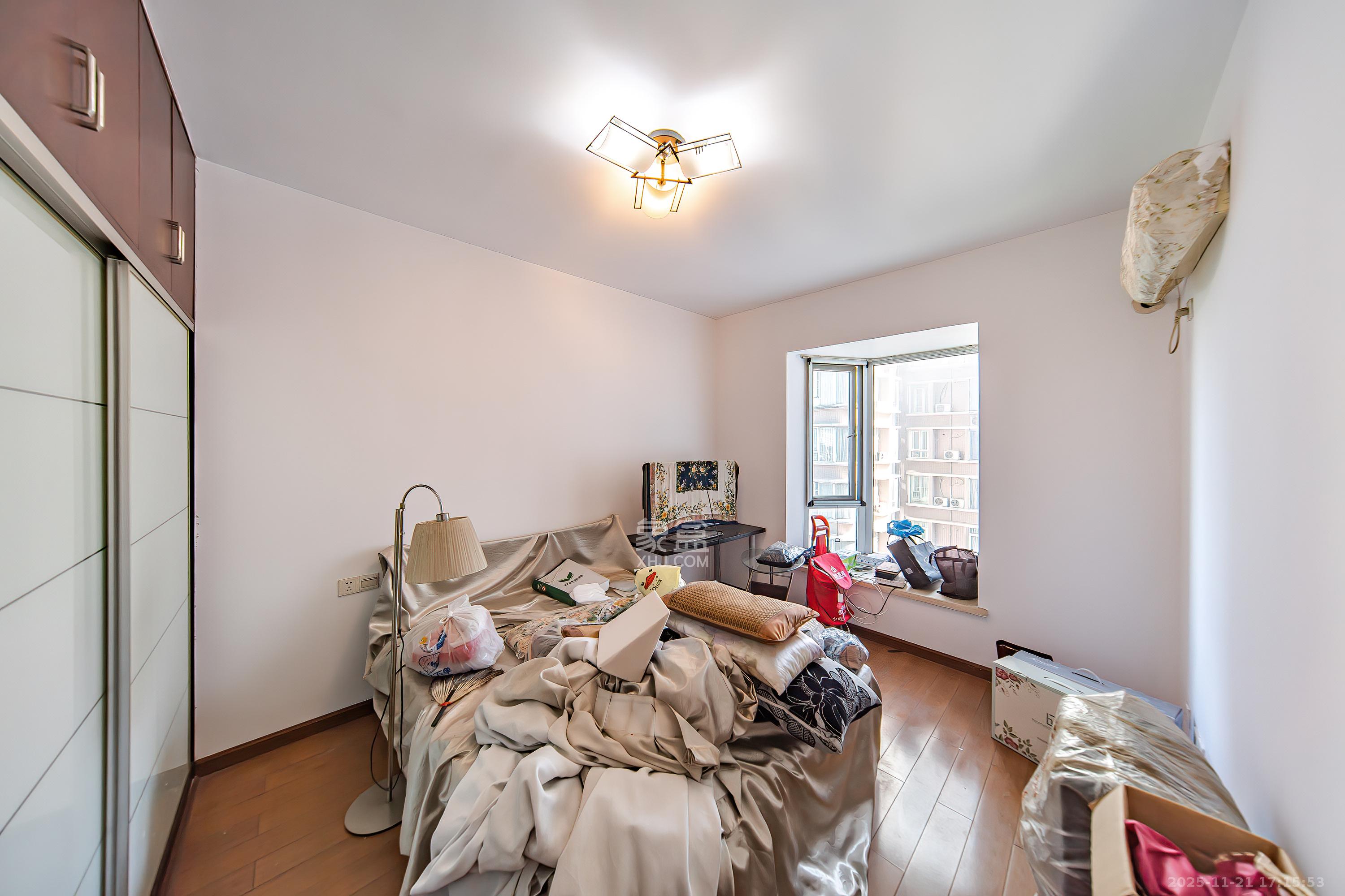 左岸春天  3室2厅2卫    98.0万卧室