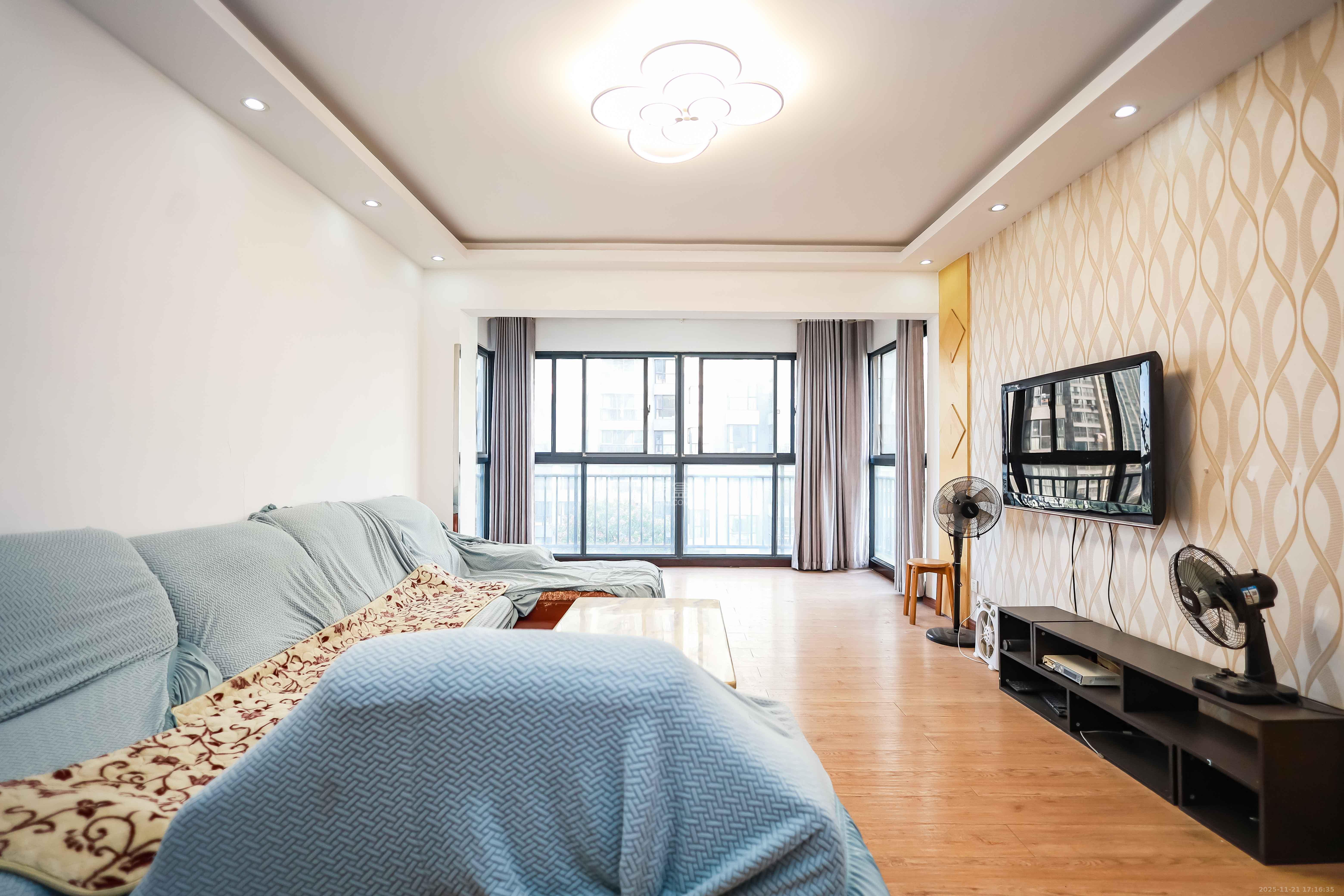 莱茵城 3室2厅2卫 108.0万 莱茵城 3室2厅2卫 108.0万客厅