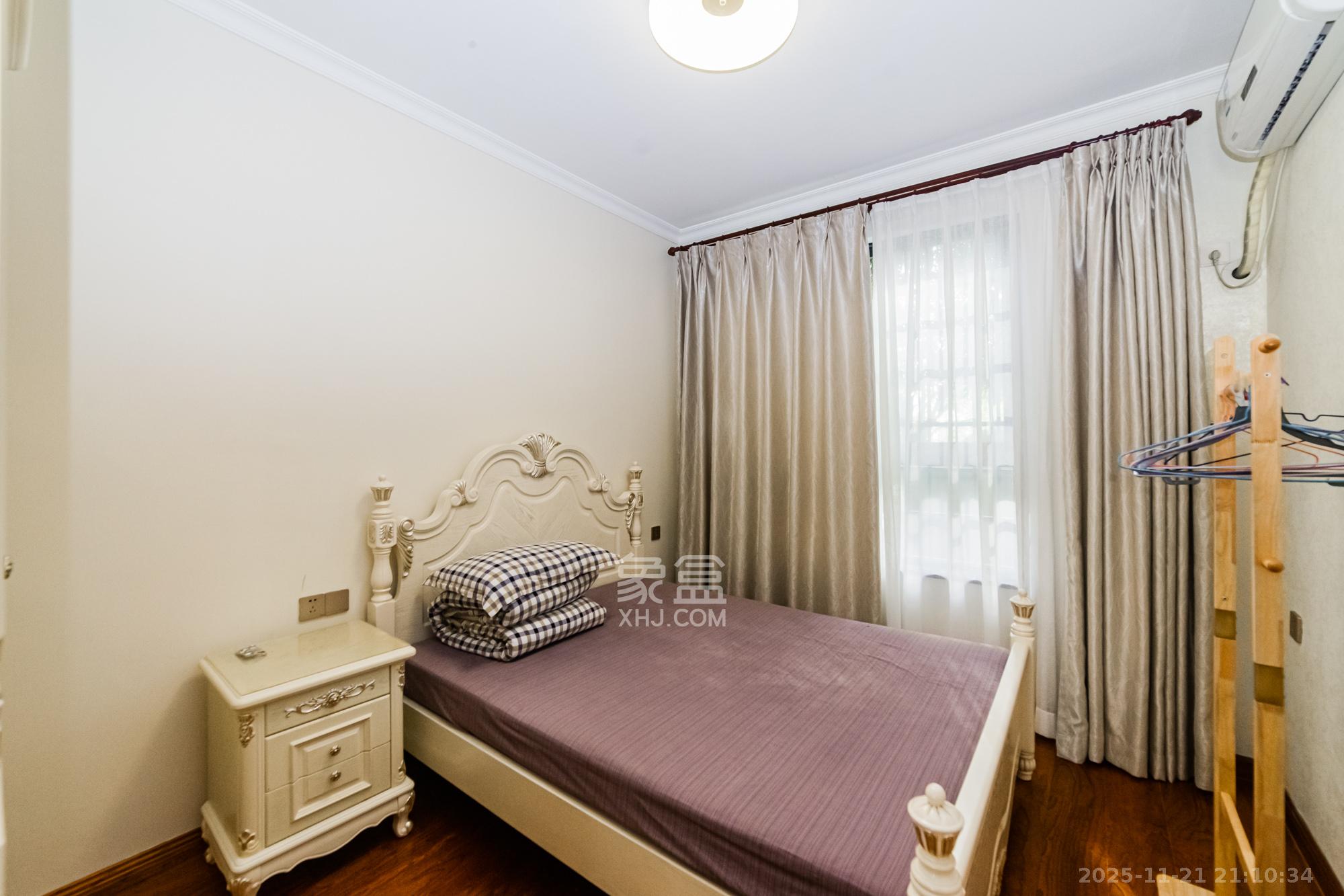 湘江世纪城临江苑  4室2厅2卫    159.0万卧室