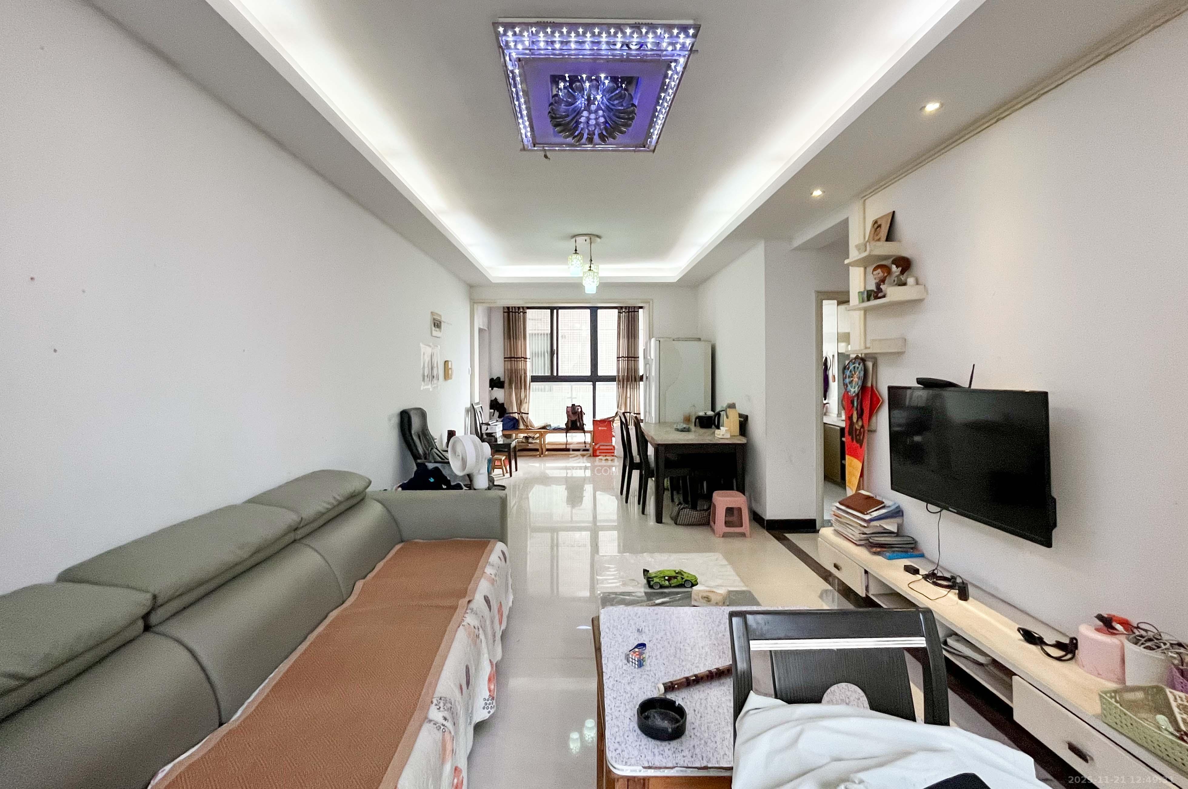 高鑫麓城  3室1厅1卫    89.8万客厅