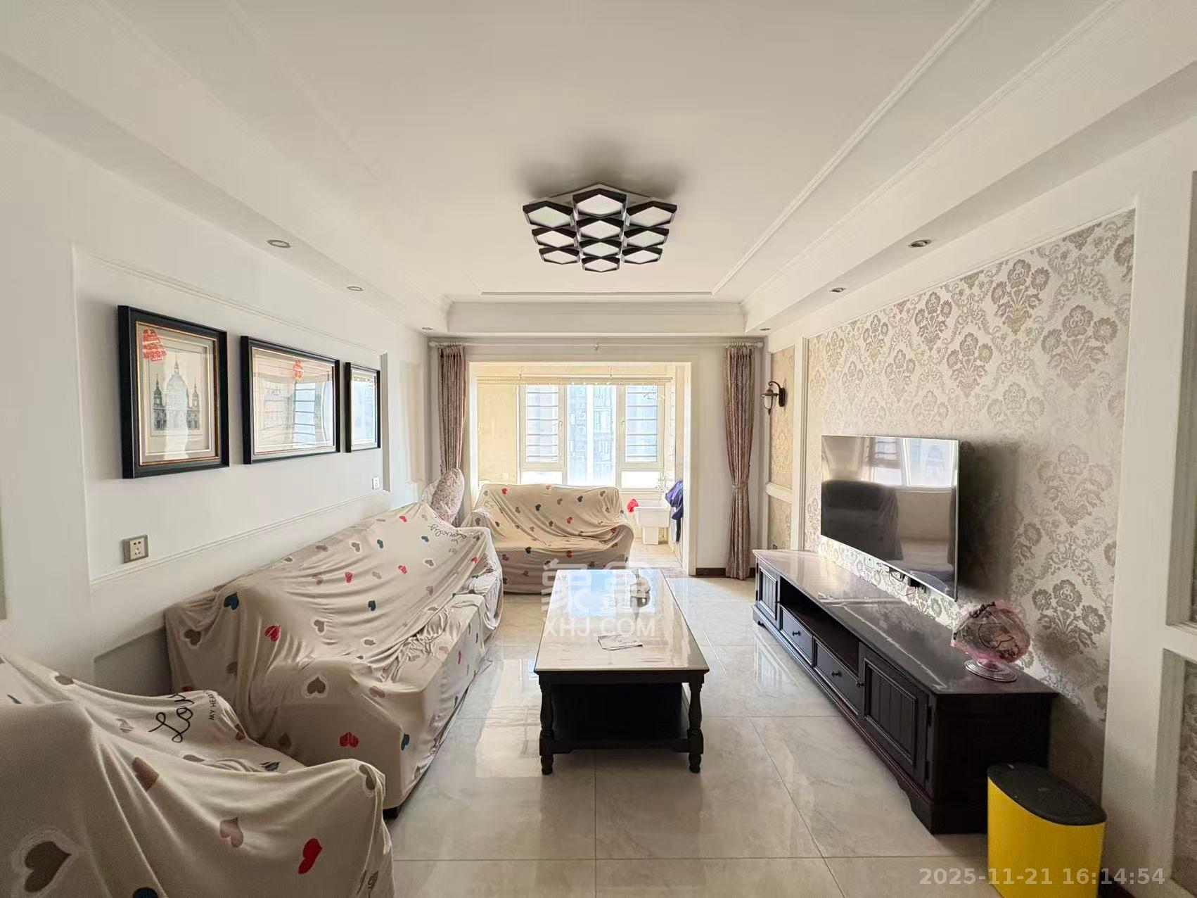 保利城(中航城国际社区、郡原美村) 3室2厅2卫 2500.0元/月 保利城(中航城国际社区、郡原美村) 3室2厅2卫 2500.0元/月室内图