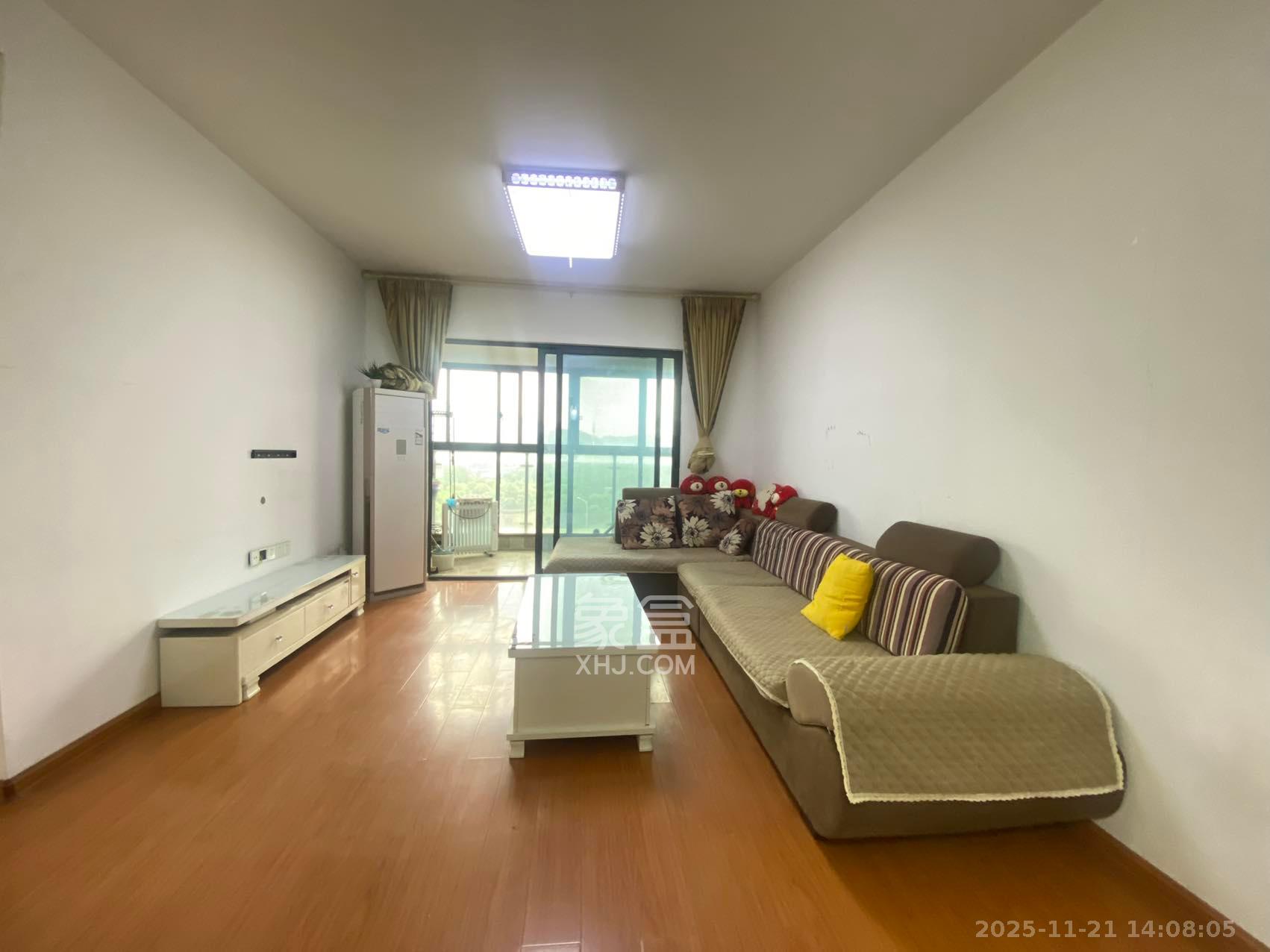 达美D6区  3室2厅2卫    2500.0元/月