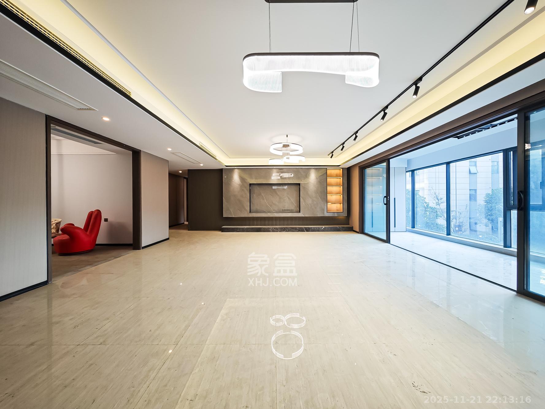 长沙万境潇湘 5室2厅3卫 330.0万 长沙万境潇湘 5室2厅3卫 330.0万客厅