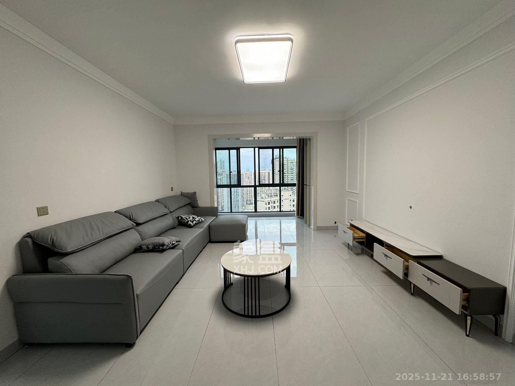 云和华府  3室2厅2卫    3000.0元/月