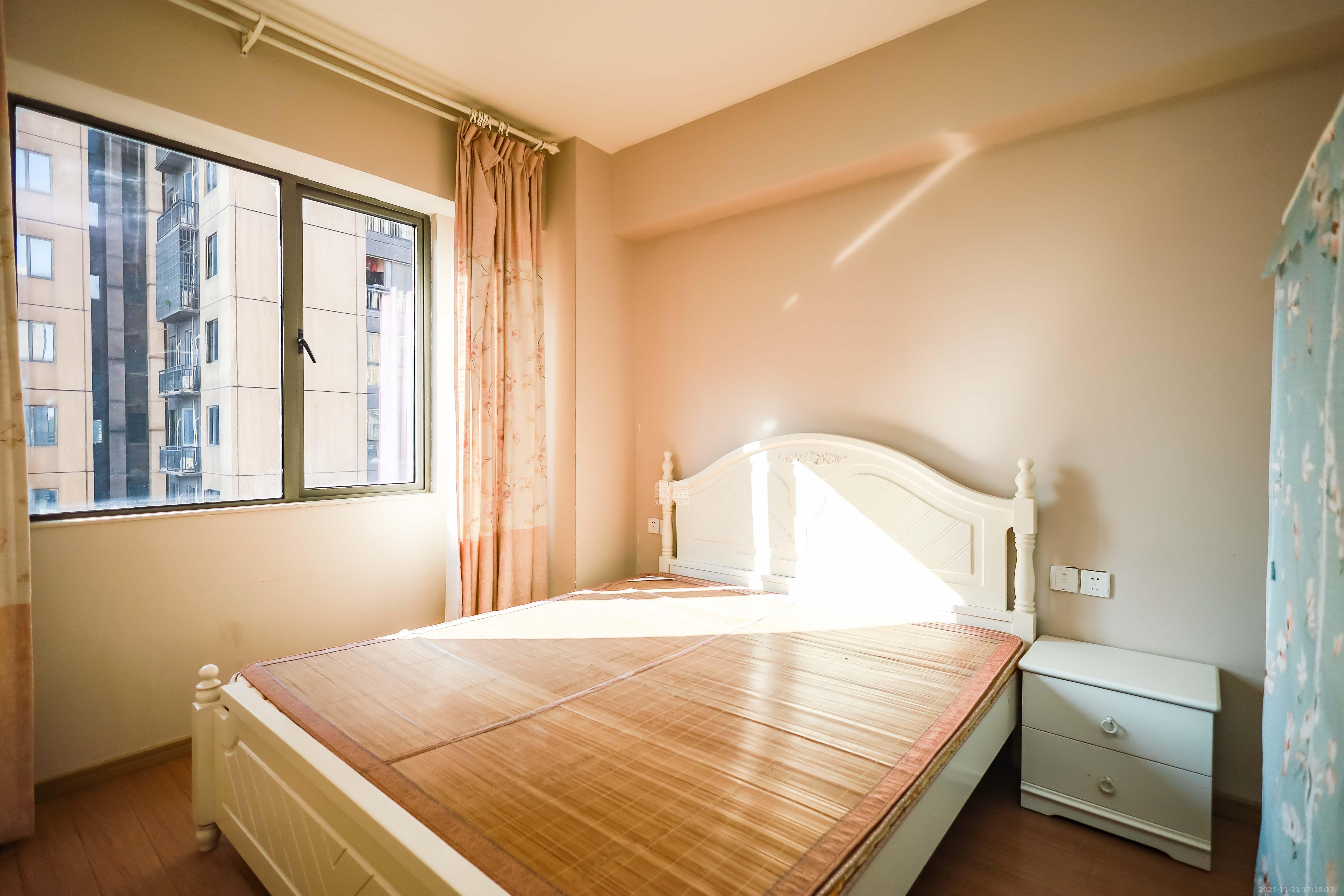 麓谷小镇  3室2厅1卫    52.0万卧室