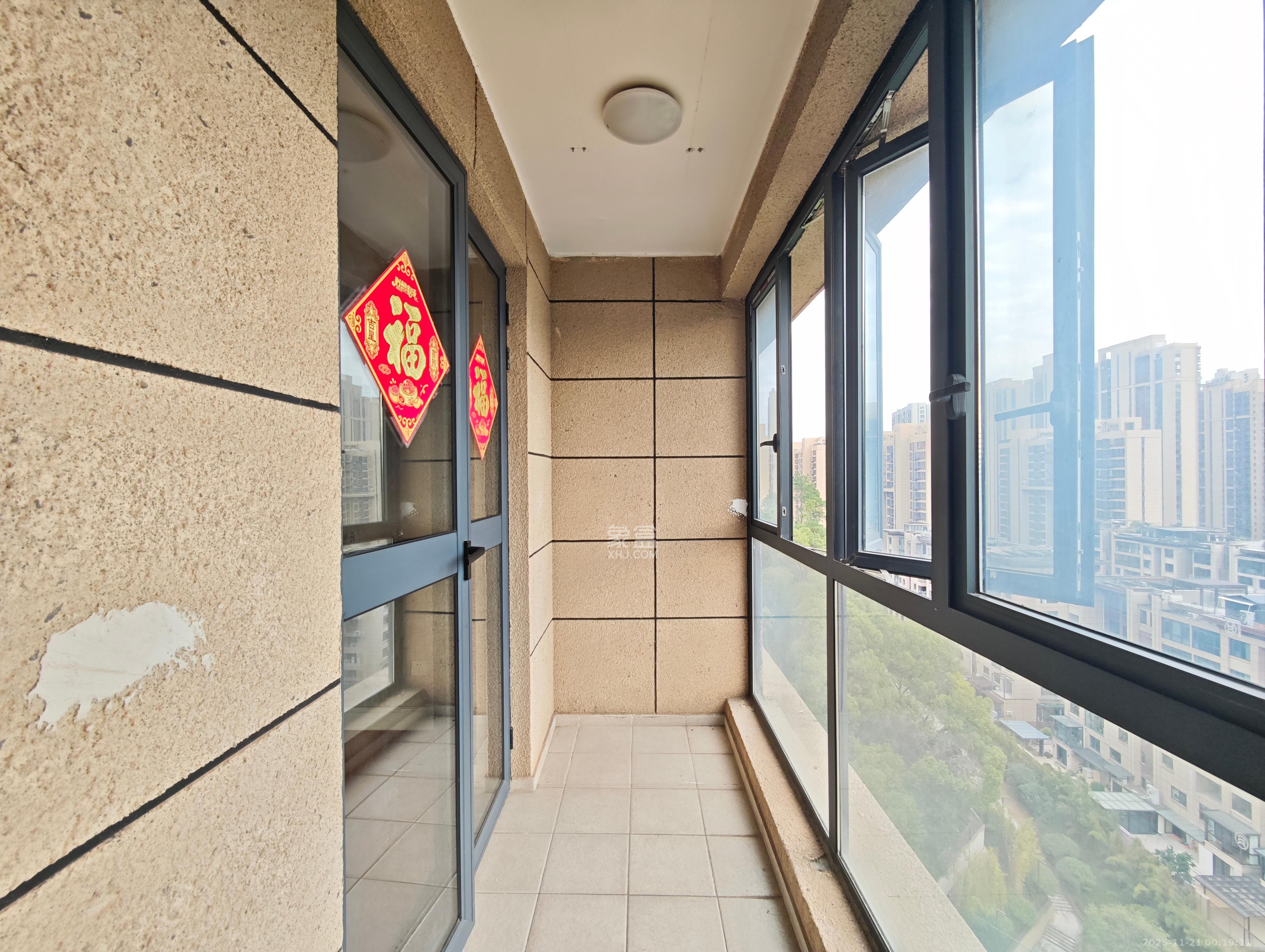 保利城（中航城国际社区、郡原美村）  3室2厅2卫    80.0万阳台