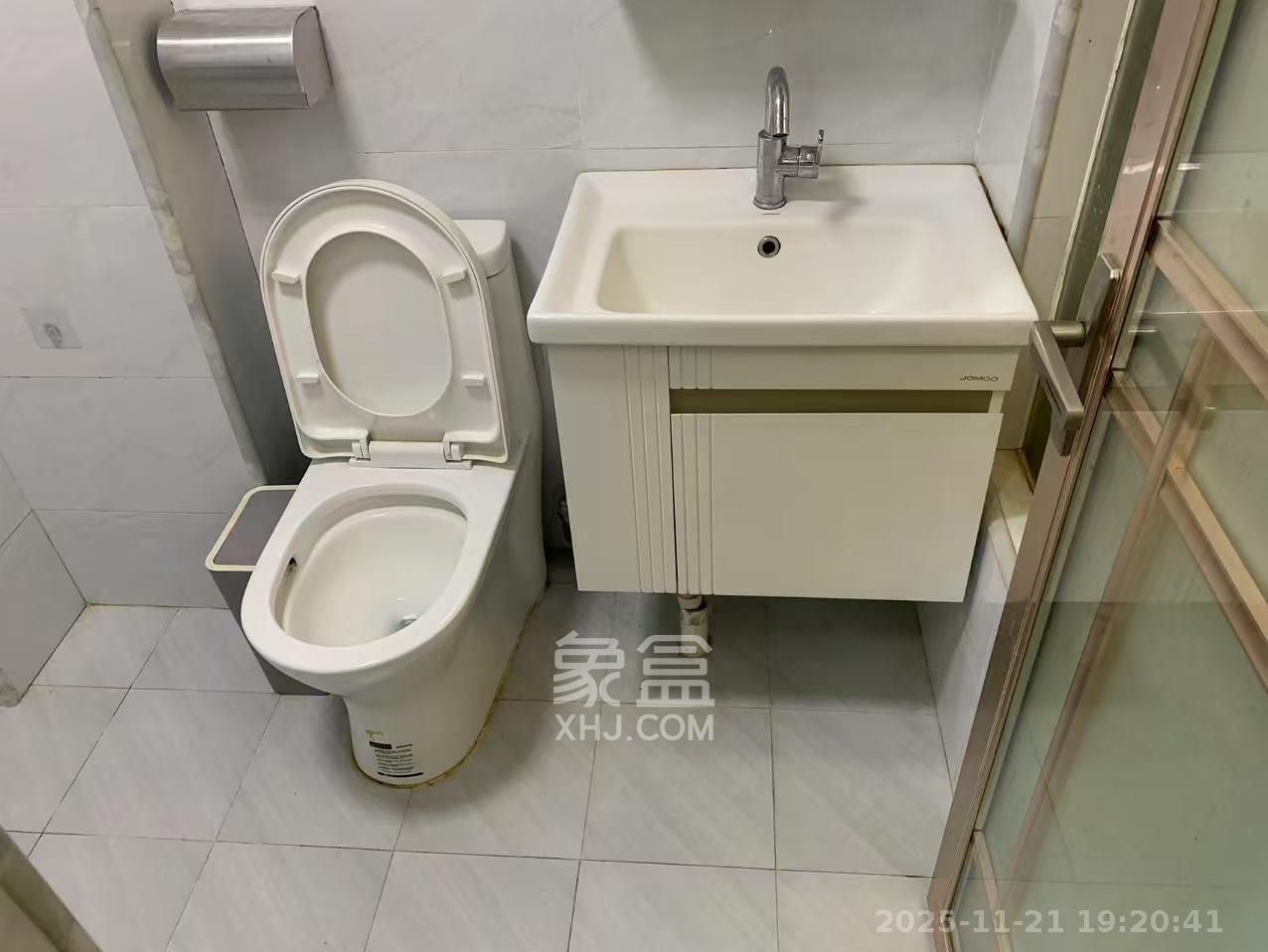 东盈商业广场(华泉城市广场) 1室0厅0卫 1600.0元/月 东盈商业广场(华泉城市广场) 1室0厅0卫 1600.0元/月室内图