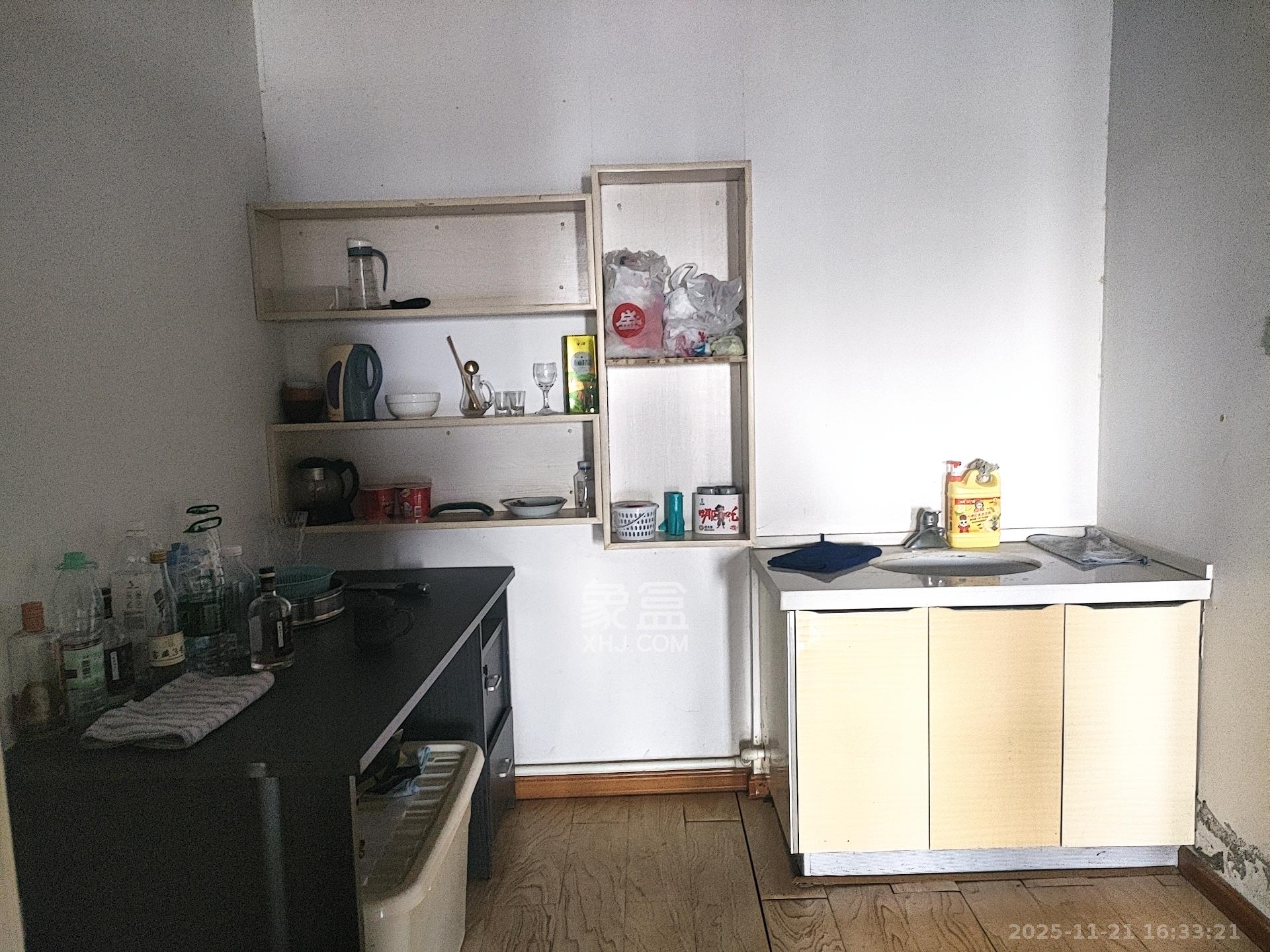 东怡外国（南湖一号)  3室1厅1卫    5600.0元/月室内图