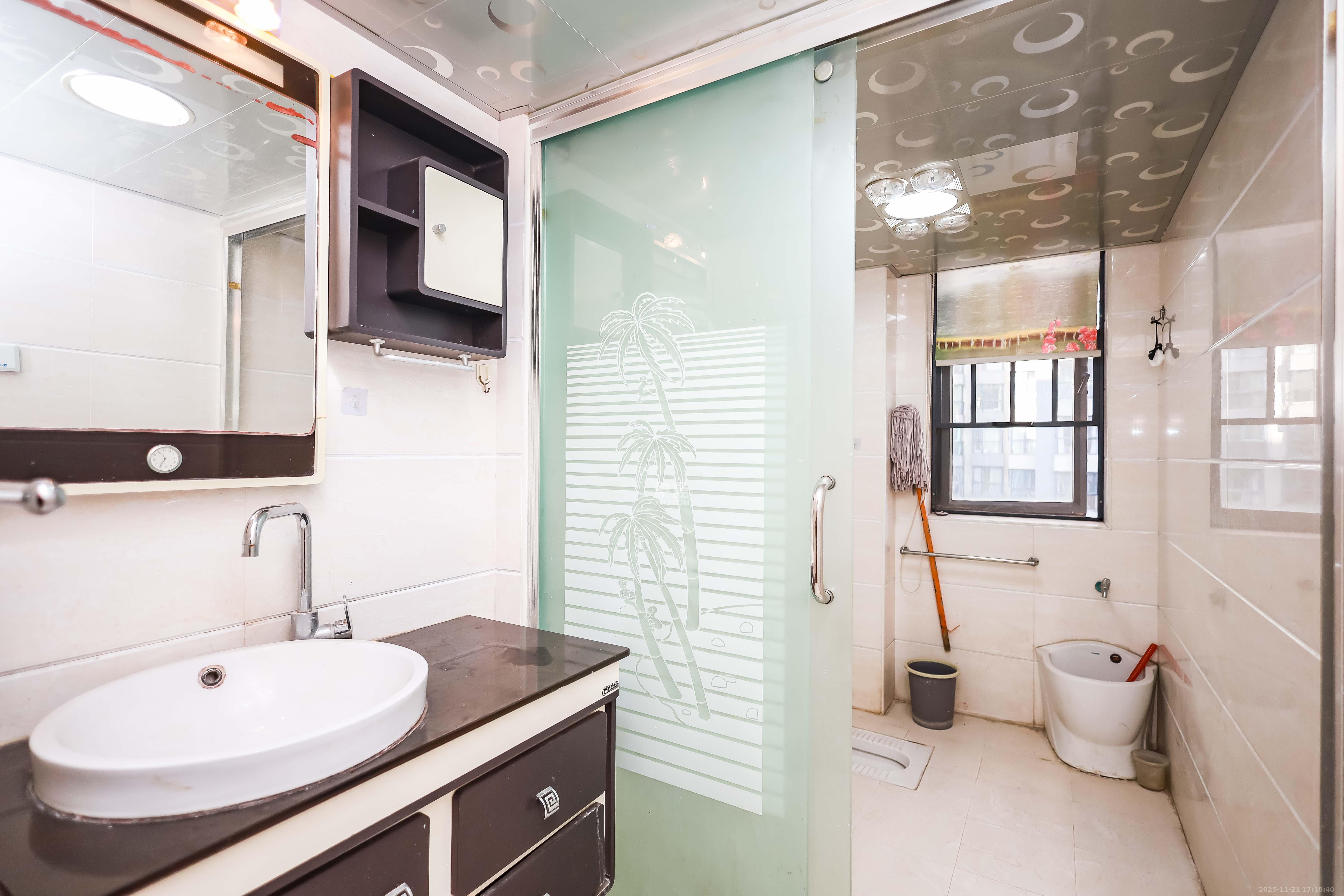 莱茵城 3室2厅2卫 108.0万 莱茵城 3室2厅2卫 108.0万卫生间