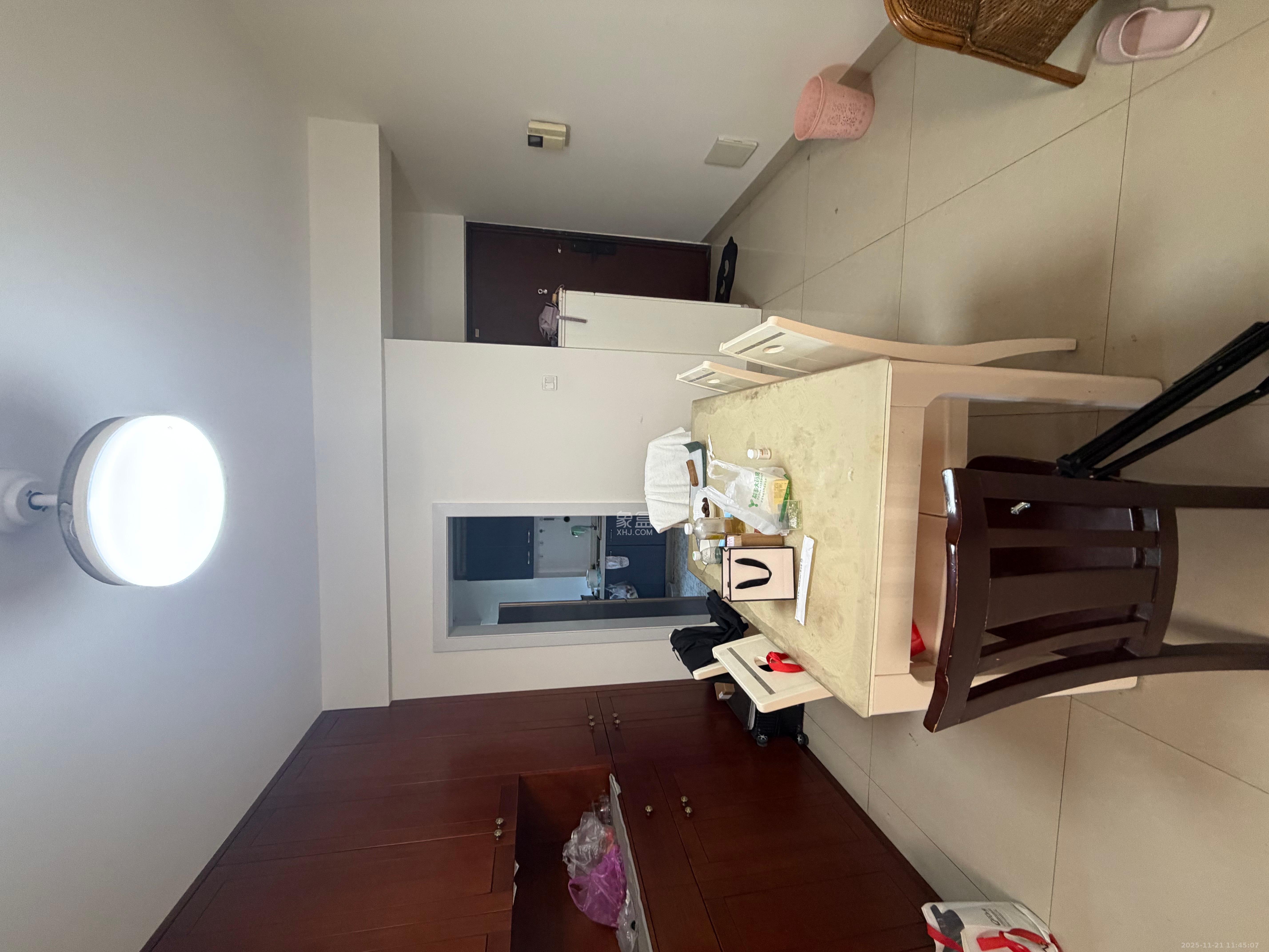 三万英尺 1室2厅1卫 1600.0元/月 三万英尺 1室2厅1卫 1600.0元/月室内图