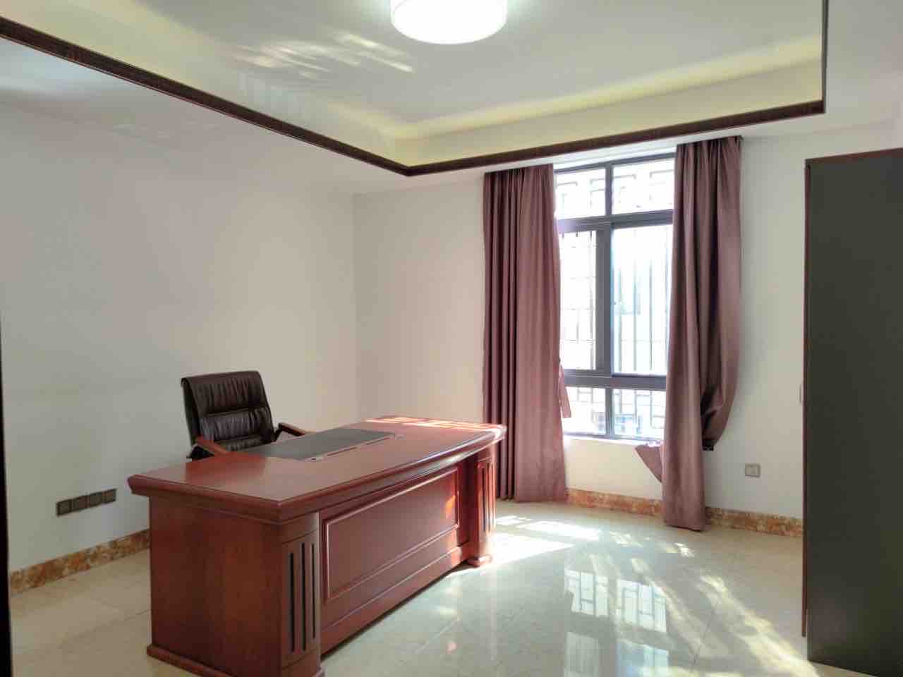 泉水山庄(别墅公寓区) 10室3厅7卫 30000.0元/月 泉水山庄(别墅公寓区) 10室3厅7卫 30000.0元/月室内图