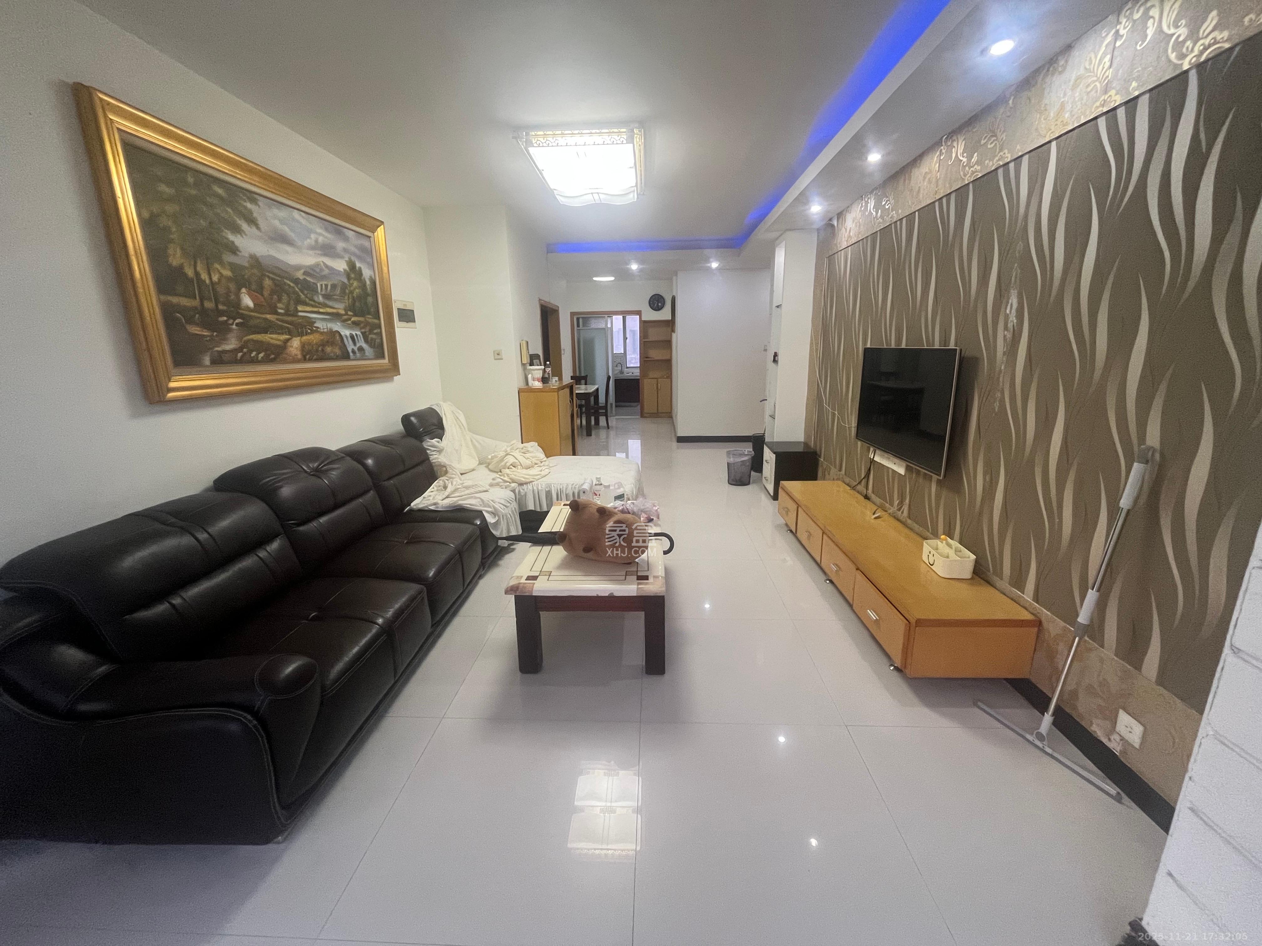 一品东庭  3室2厅2卫    2400.0元/月室内图