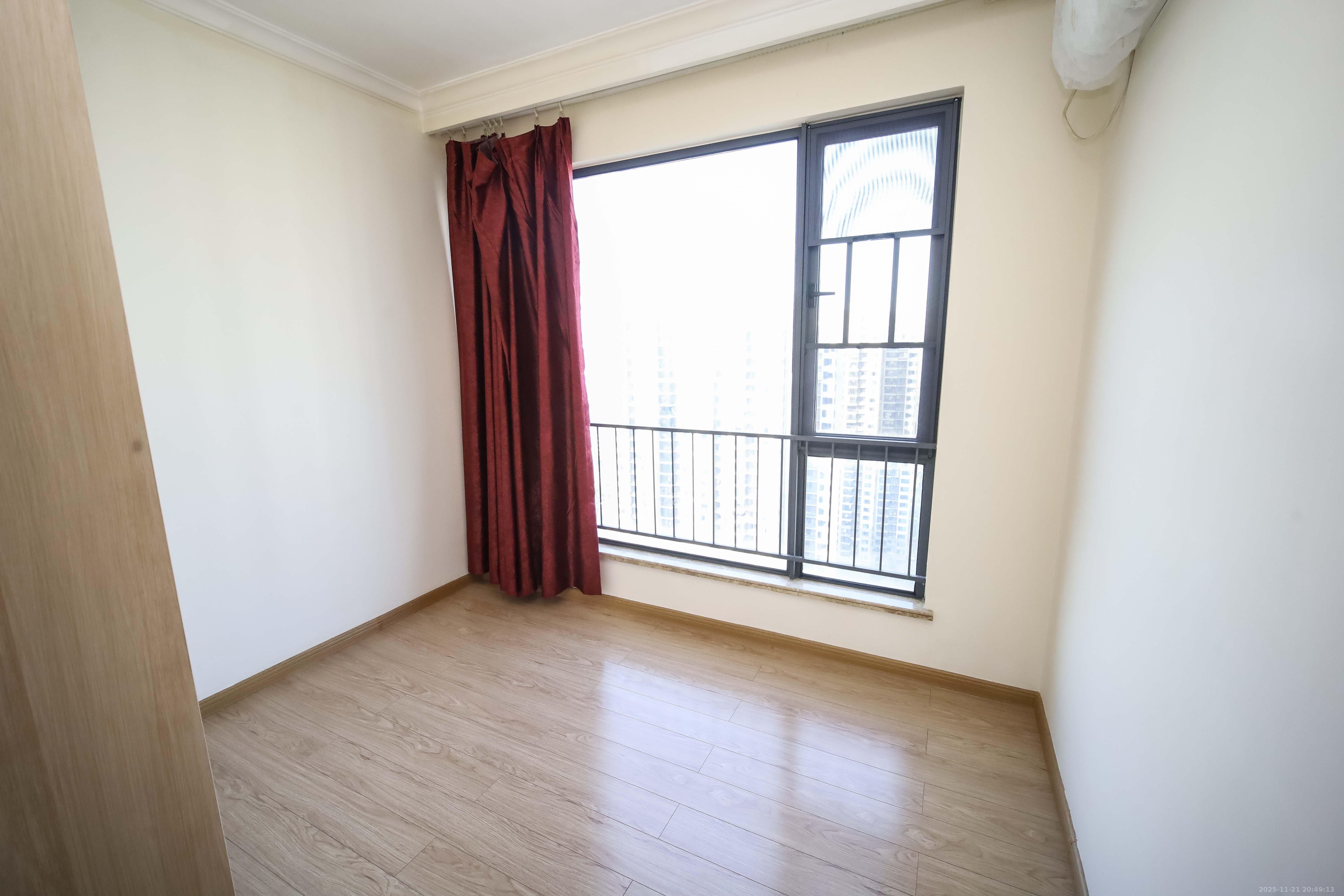 佳兆业时代广场  3室2厅2卫    105.0万卧室