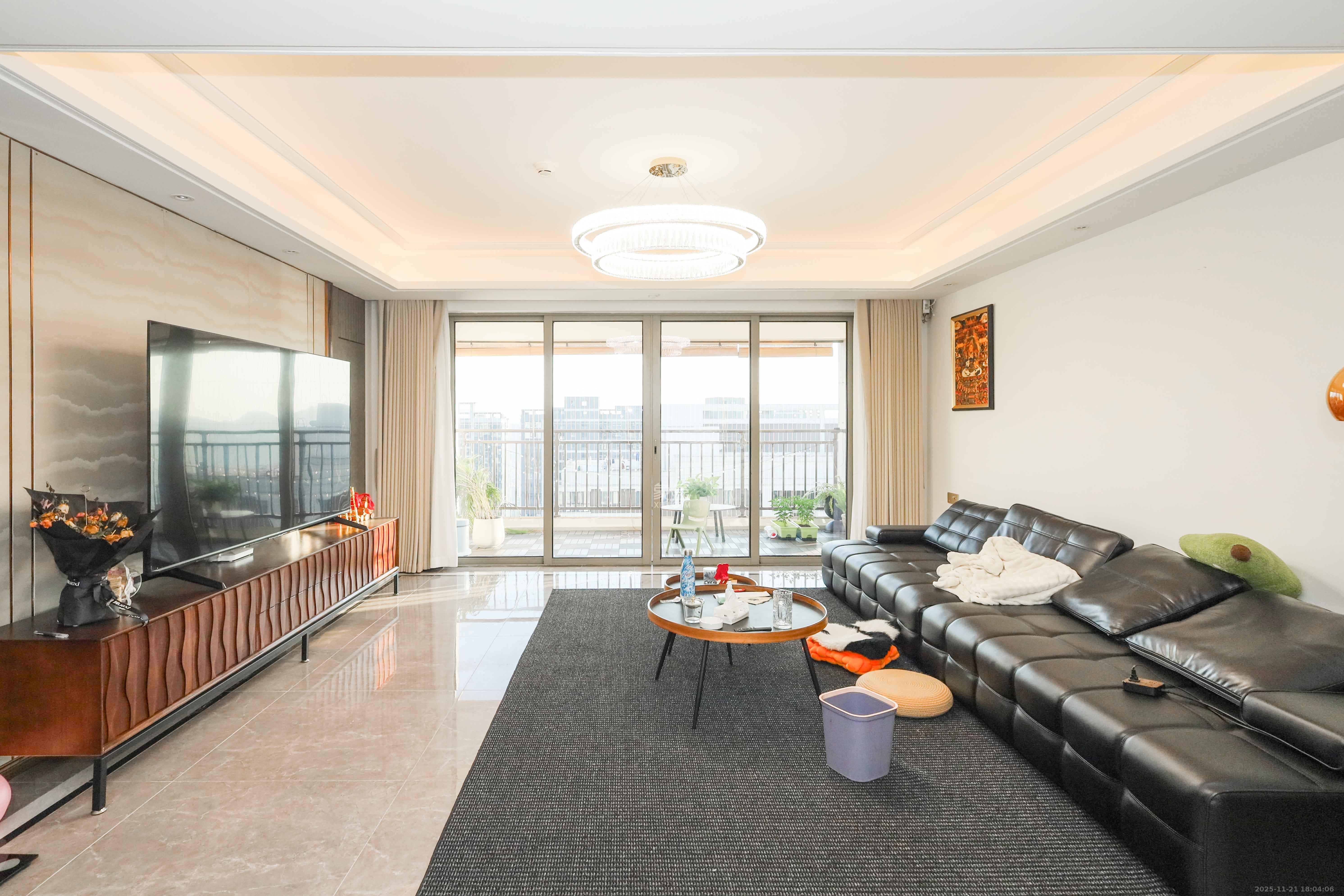 梅溪华府(新城金茂梦想华府) 4室2厅3卫 268.0万 梅溪华府(新城金茂梦想华府) 4室2厅3卫 268.0万客厅