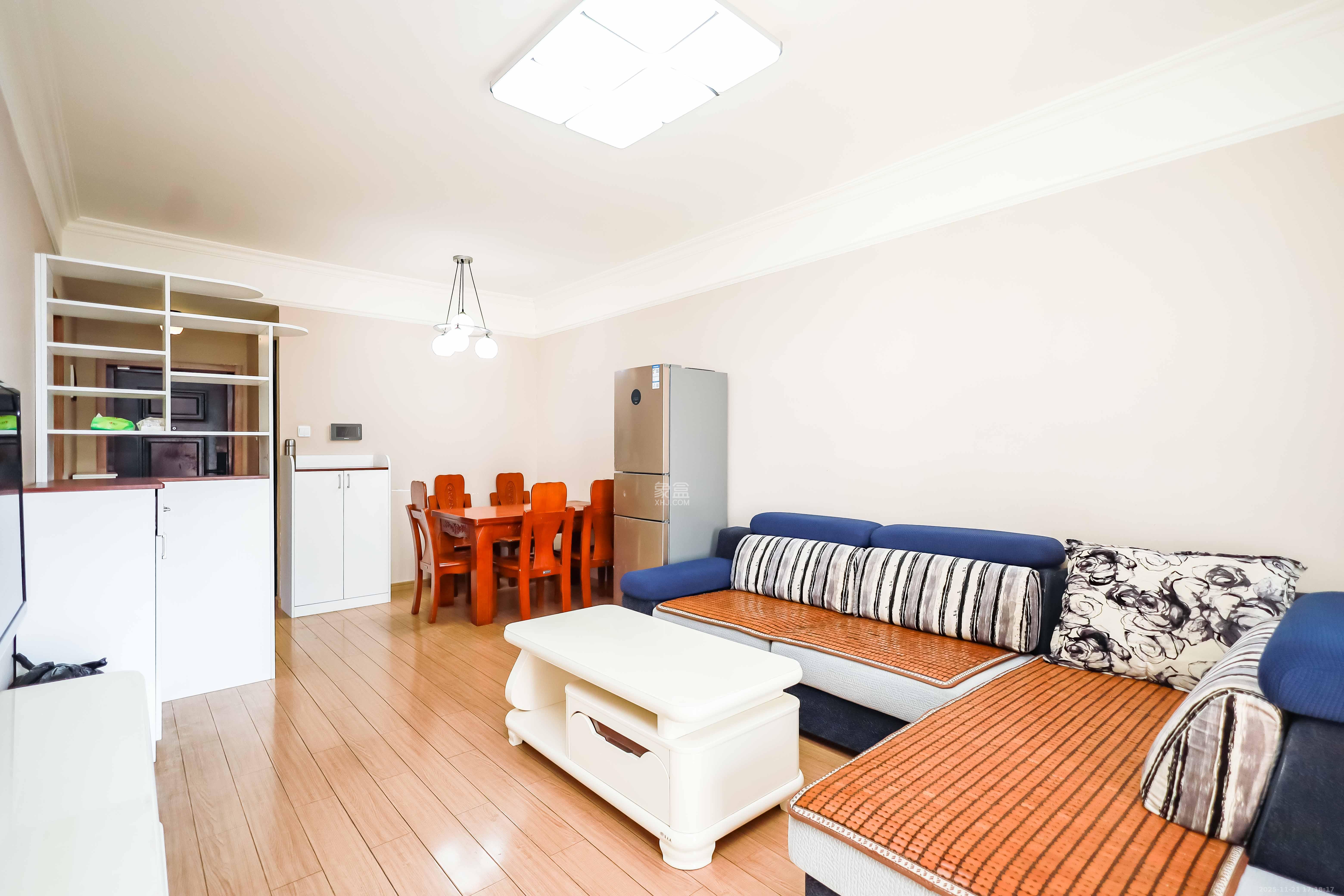 麓谷小镇  3室2厅1卫    52.0万客厅