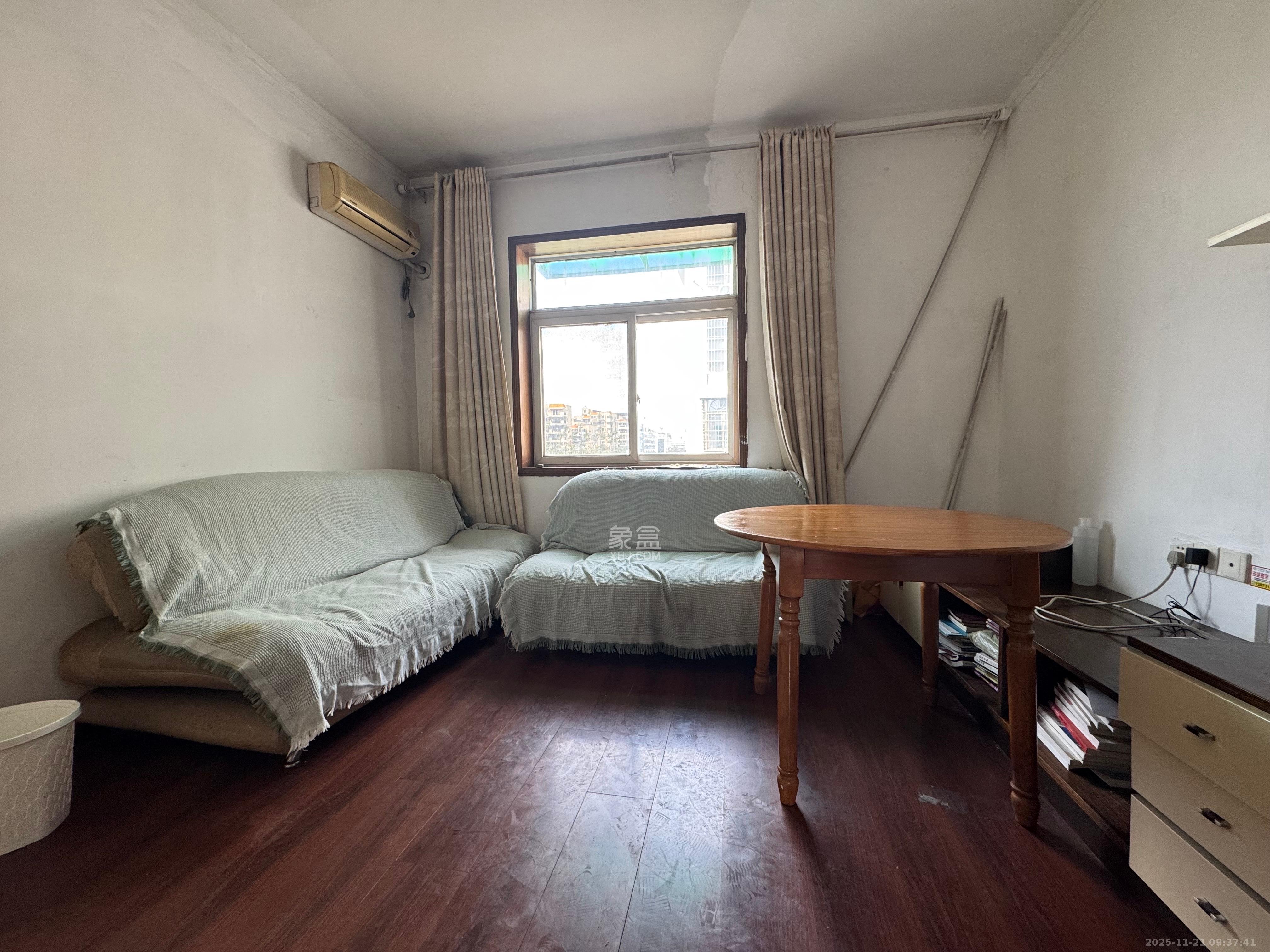 天心物业 1室1厅1卫 650.0元/月 天心物业 1室1厅1卫 650.0元/月室内图