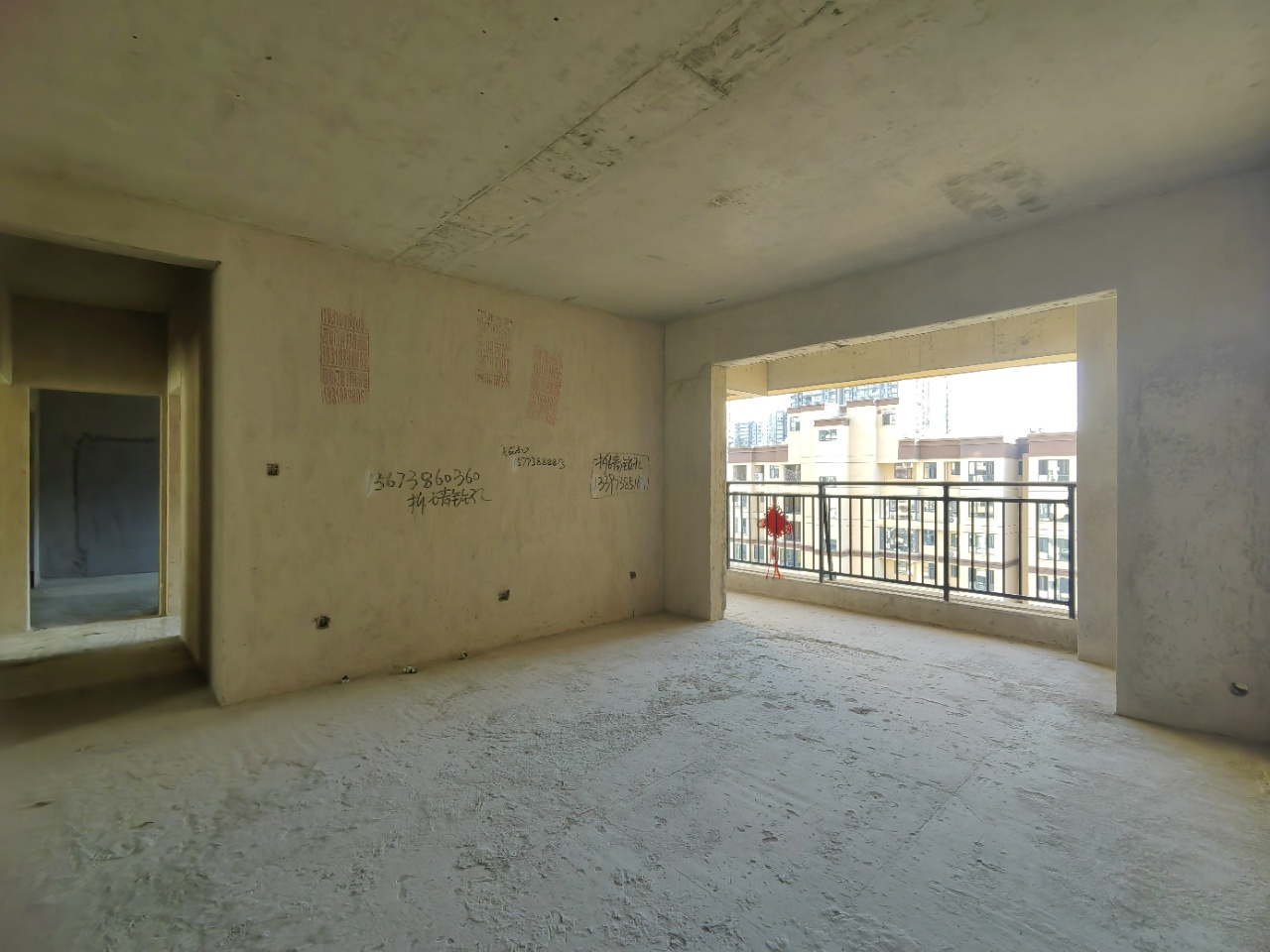 泓科.小科苑 4室2厅2卫 89.8万 泓科.小科苑 4室2厅2卫 89.8万客厅