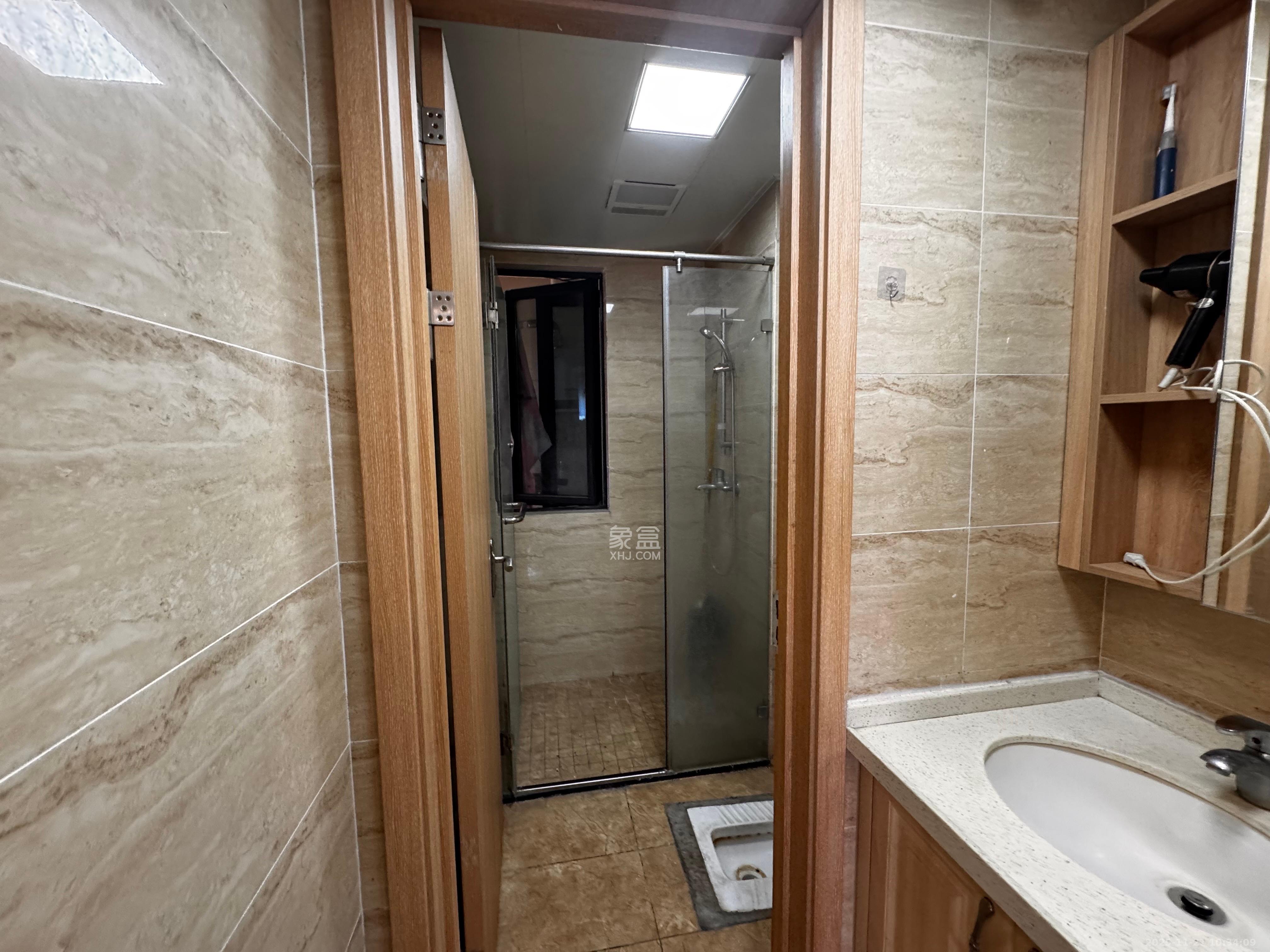 万润滨江天著  4室2厅2卫    2200.0元/月室内图