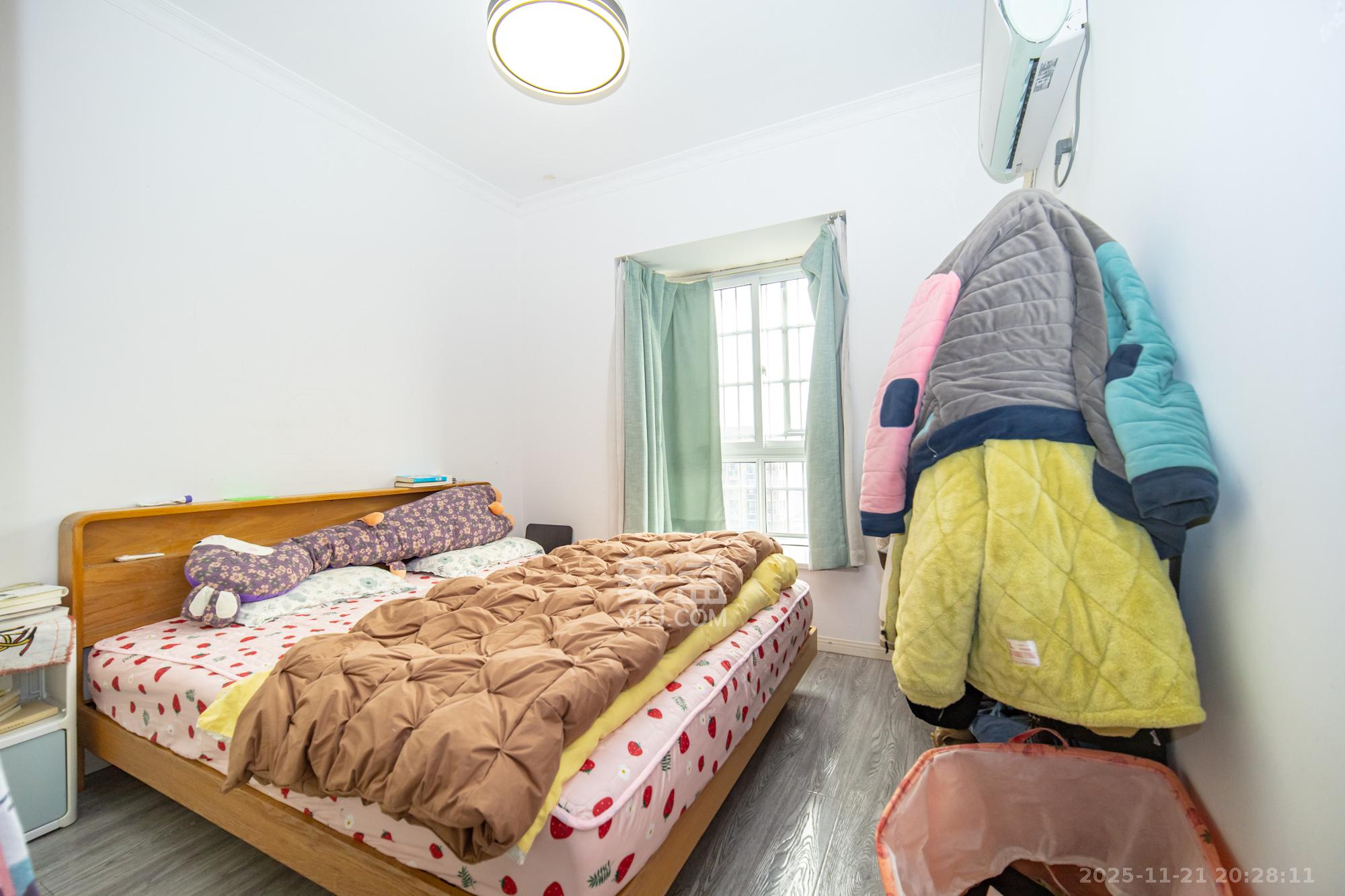 楚天世纪城西苑 3室2厅2卫 62.8万 楚天世纪城西苑 3室2厅2卫 62.8万卧室