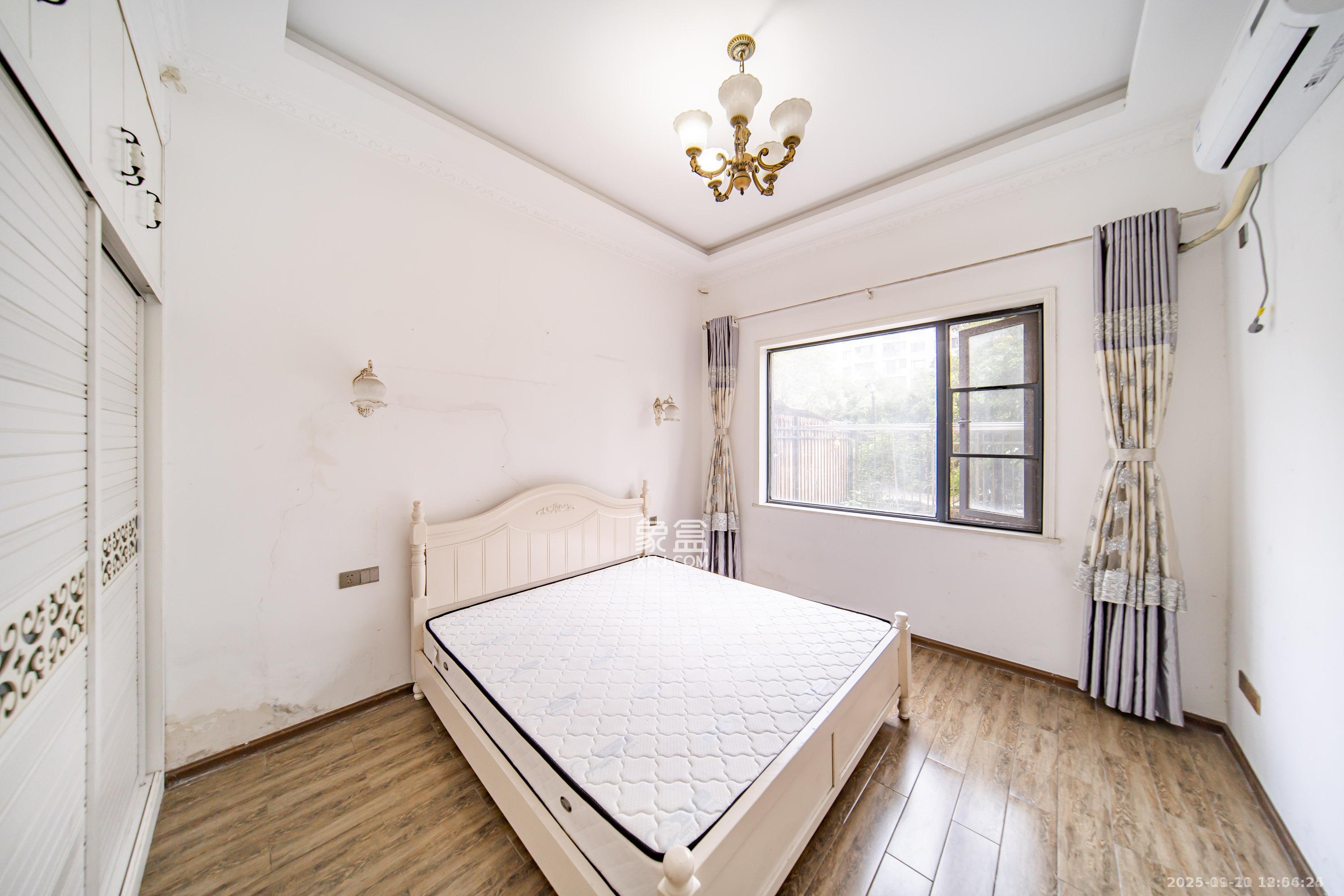 阳光100三期  3室2厅1卫    2800.0元/月室内图