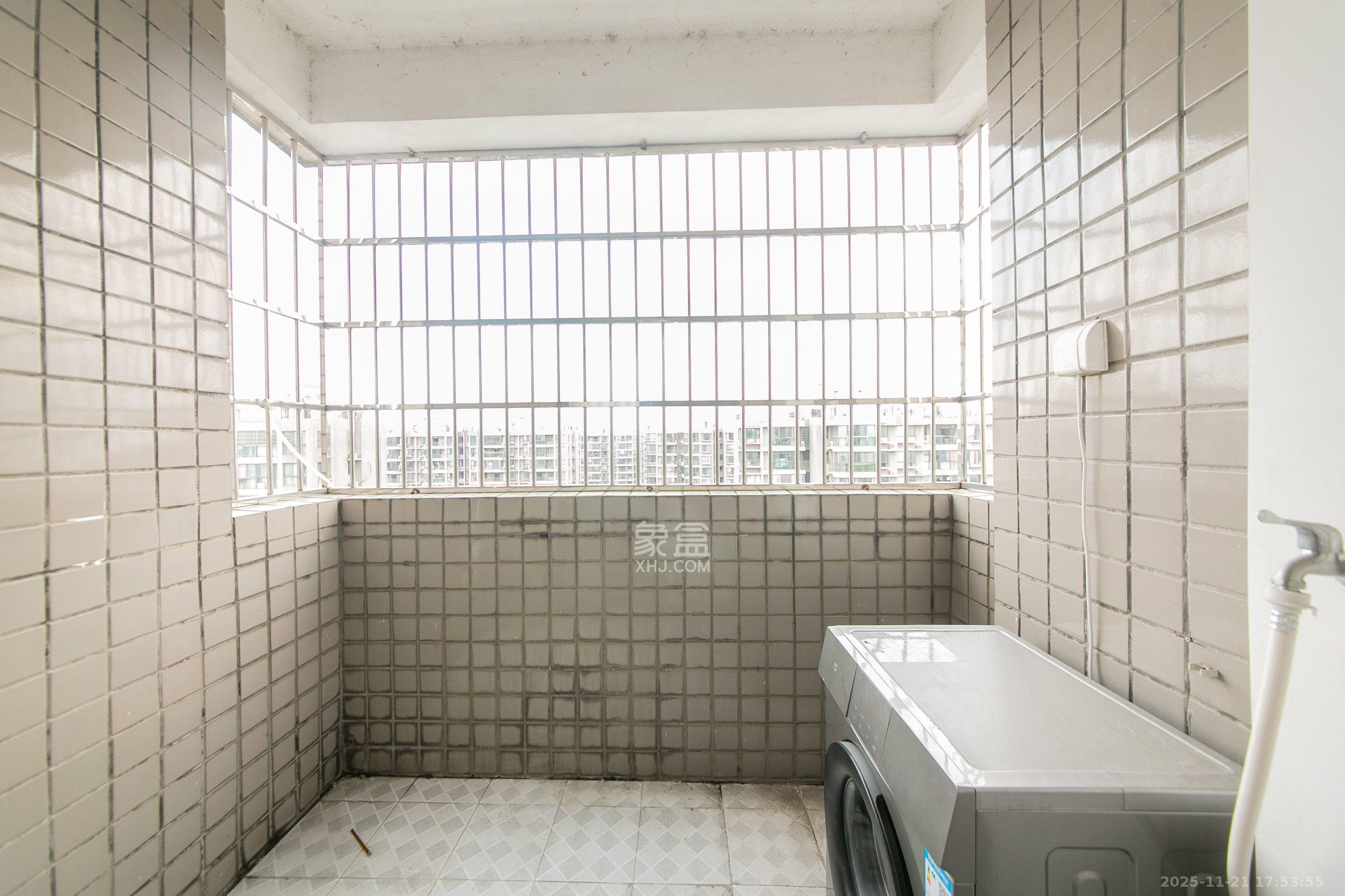 湘江世纪城融江苑 4室2厅2卫 2600.0元/月 湘江世纪城融江苑 4室2厅2卫 2600.0元/月室内图