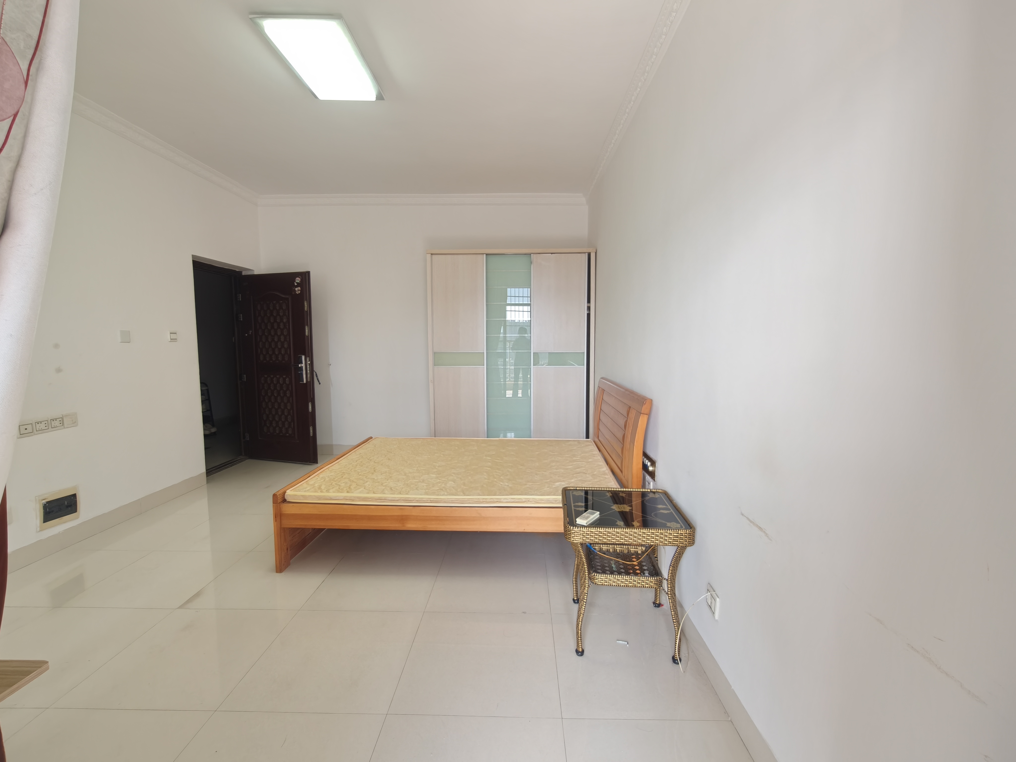 四季华庭龙城 1室0厅1卫 1600.0元/月 四季华庭龙城 1室0厅1卫 1600.0元/月室内图