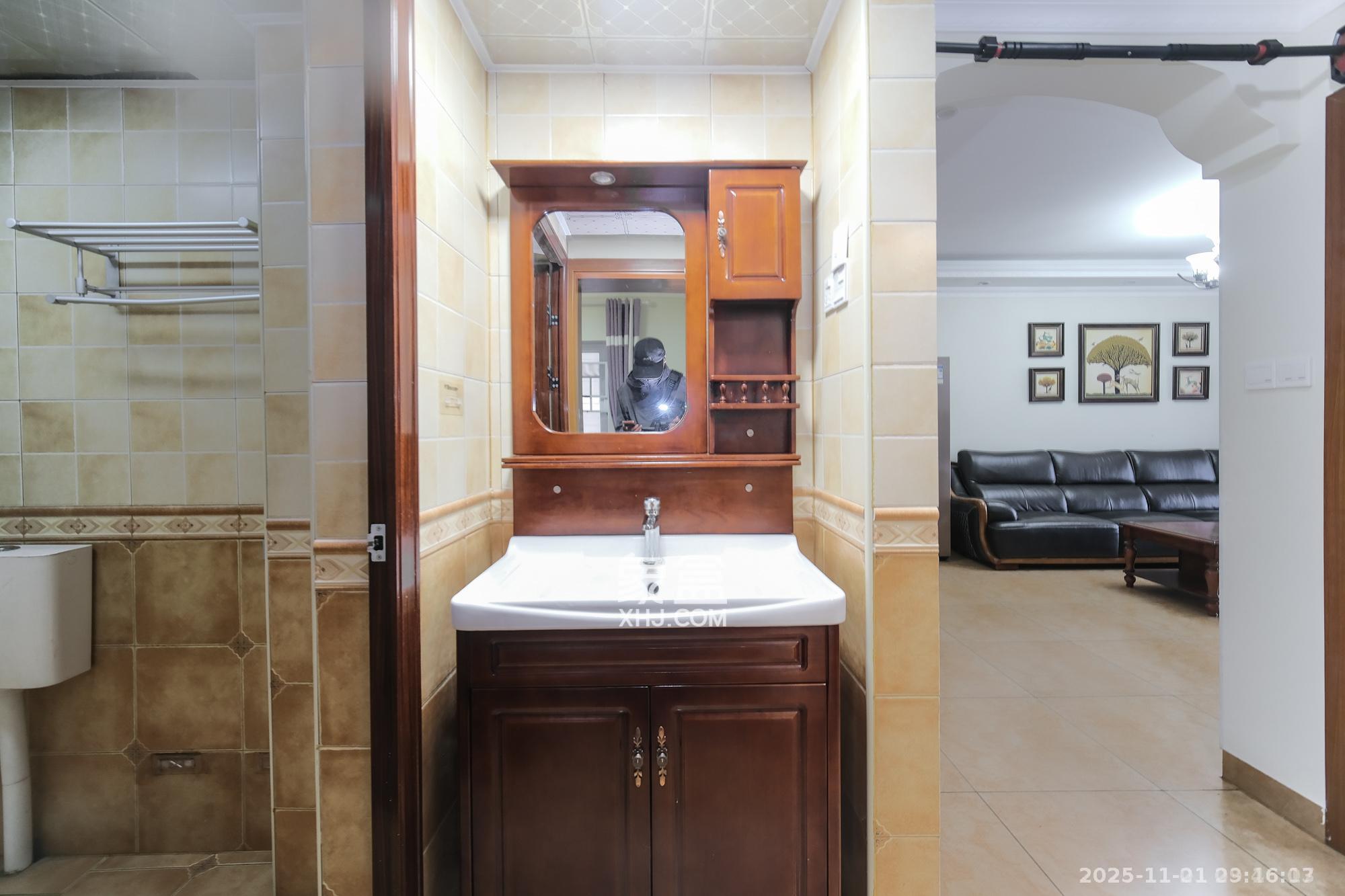 荣盛花语城 3室2厅1卫 2400.0元/月 荣盛花语城 3室2厅1卫 2400.0元/月室内图