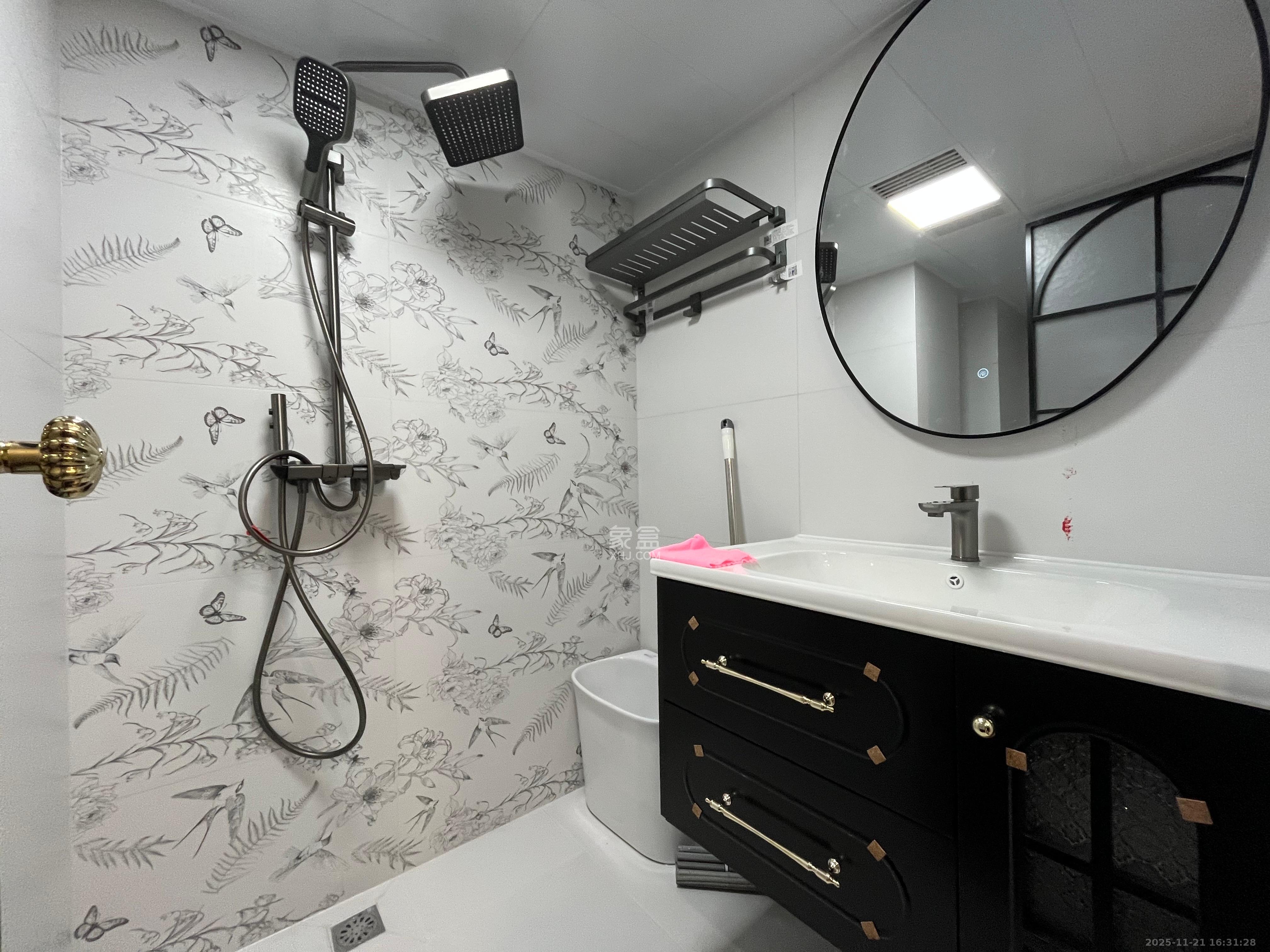 绿地V岛 1室1厅1卫 2300.0元/月 绿地V岛 1室1厅1卫 2300.0元/月室内图