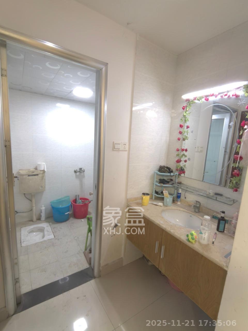 中新森林海  3室2厅2卫    1400.0元/月室内图