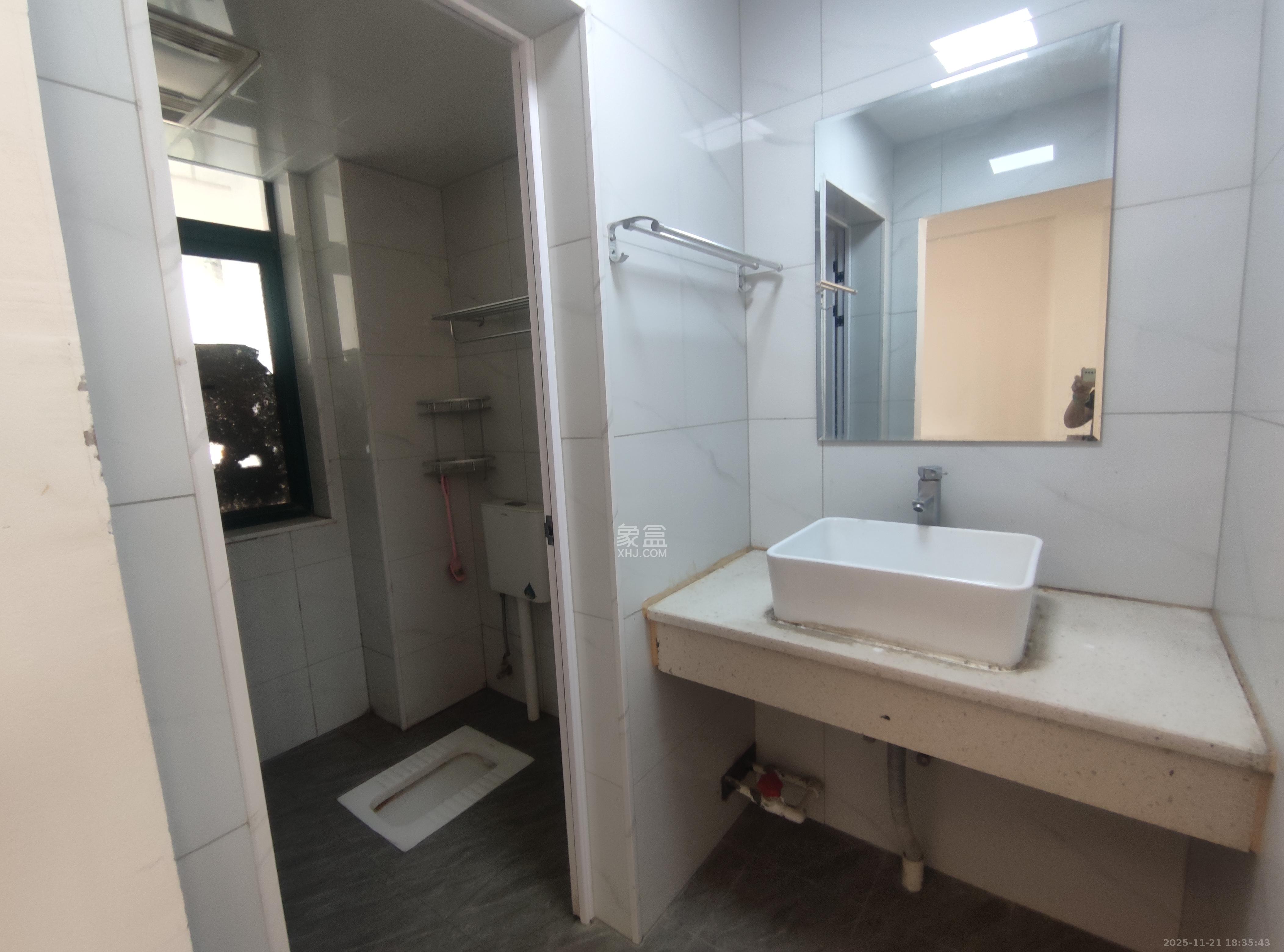 滨江金座 3室2厅2卫 3100.0元/月 滨江金座 3室2厅2卫 3100.0元/月室内图